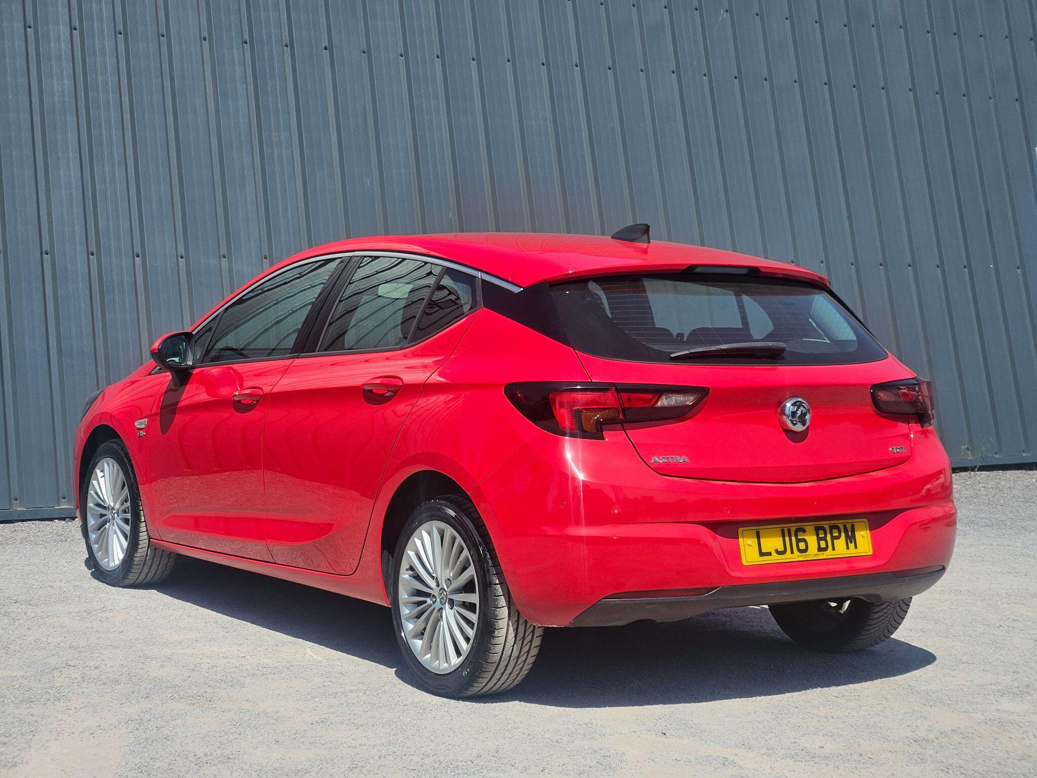 2016 Vauxhall Astra image 12