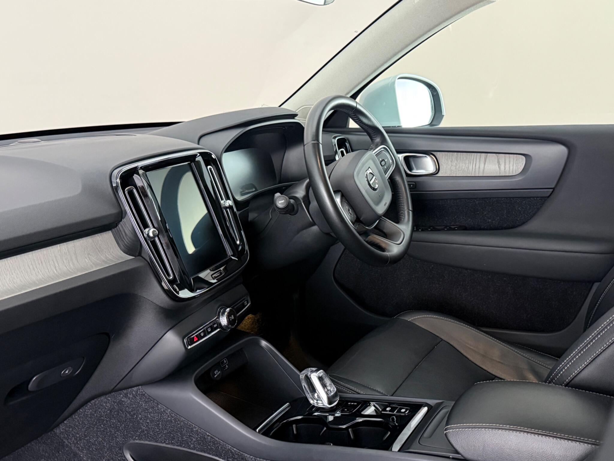 Volvo XC40 view 4