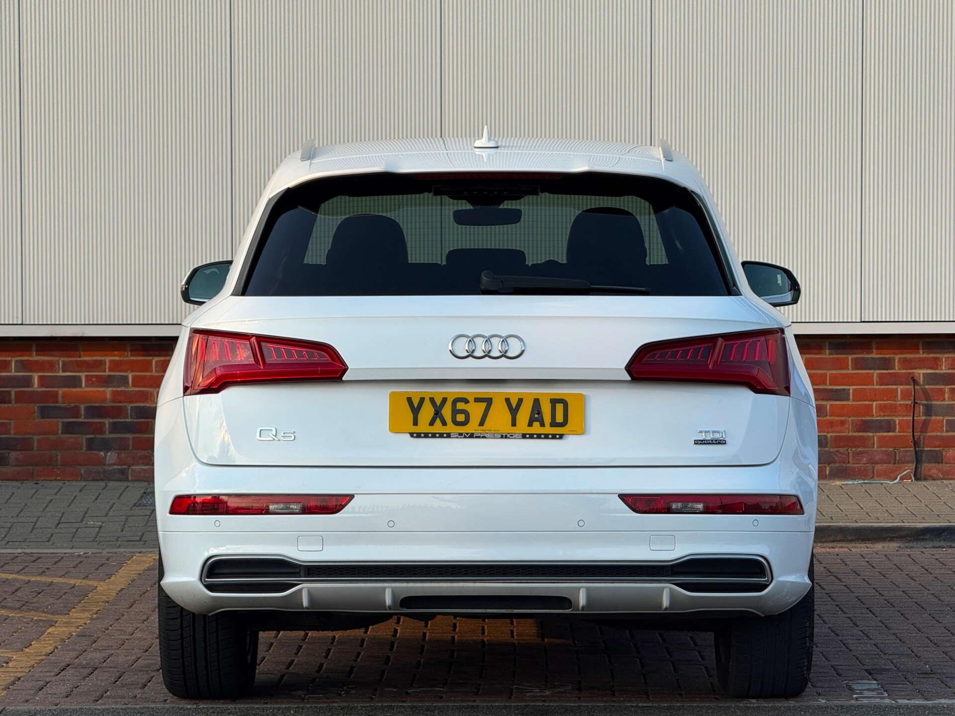 Audi Q5 view 11