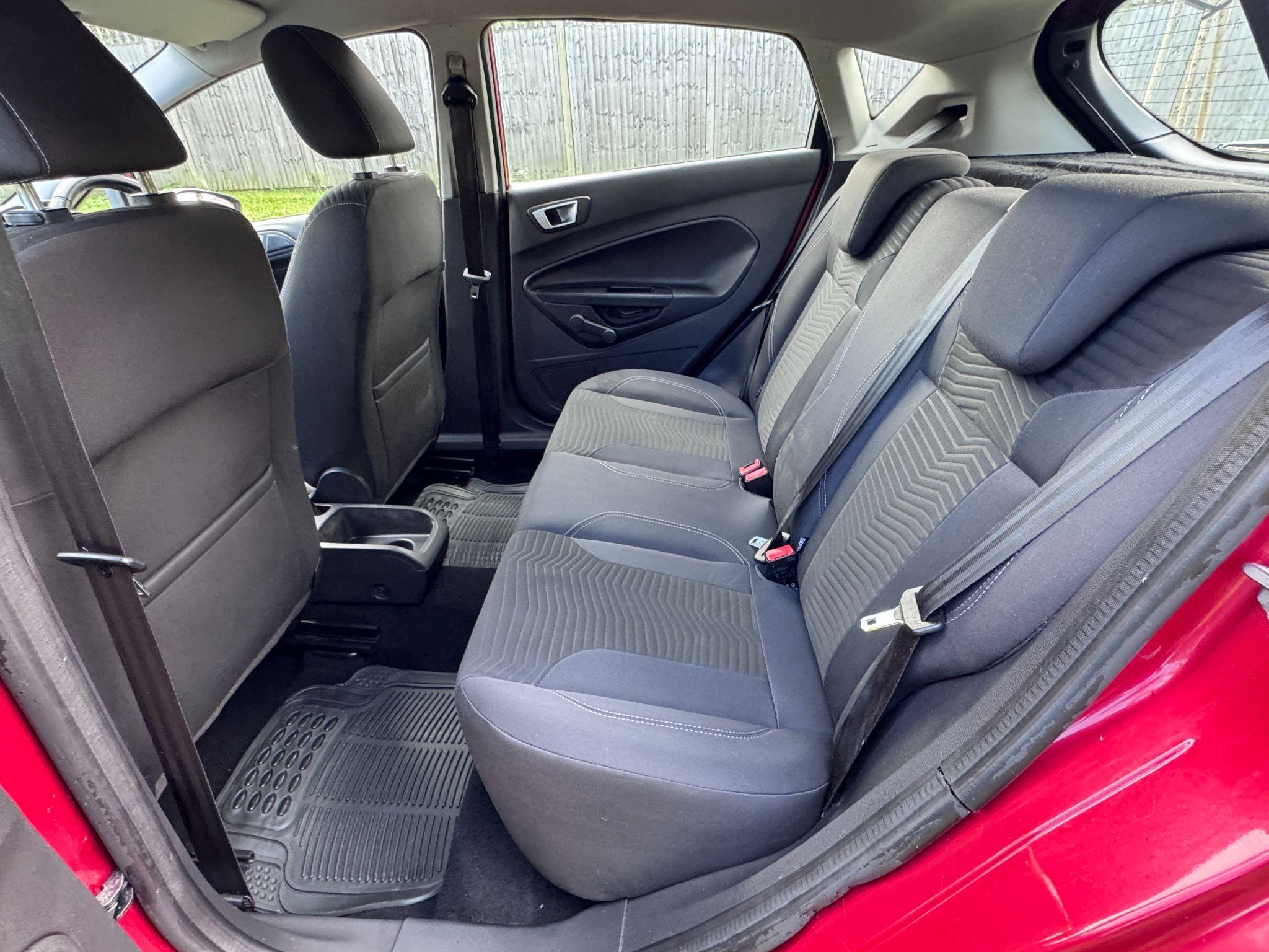 2016 Ford Fiesta image 23