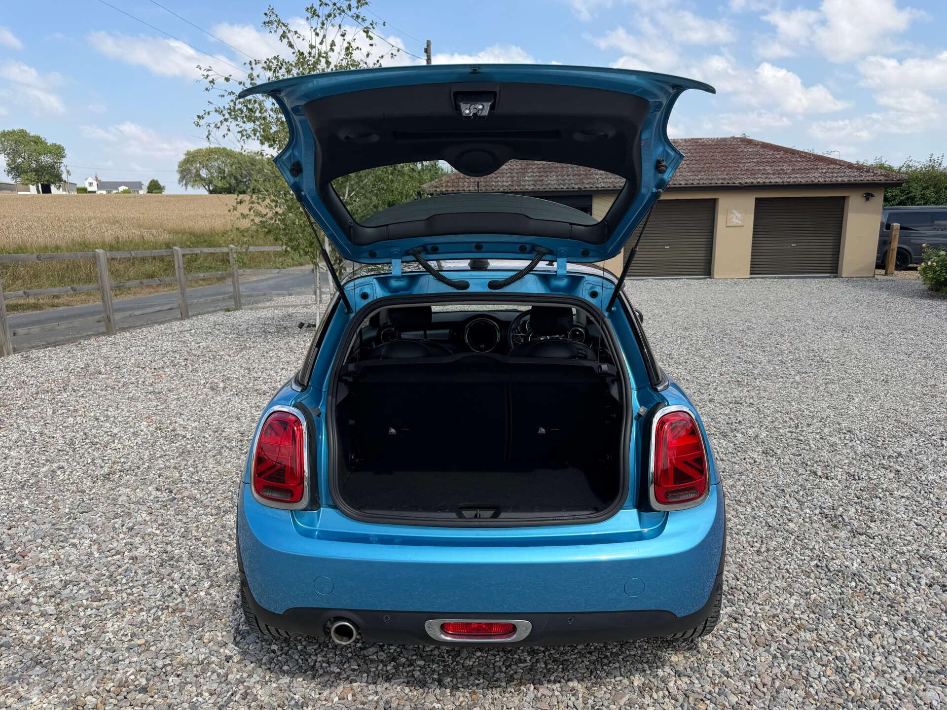 Mini Hatch view 9