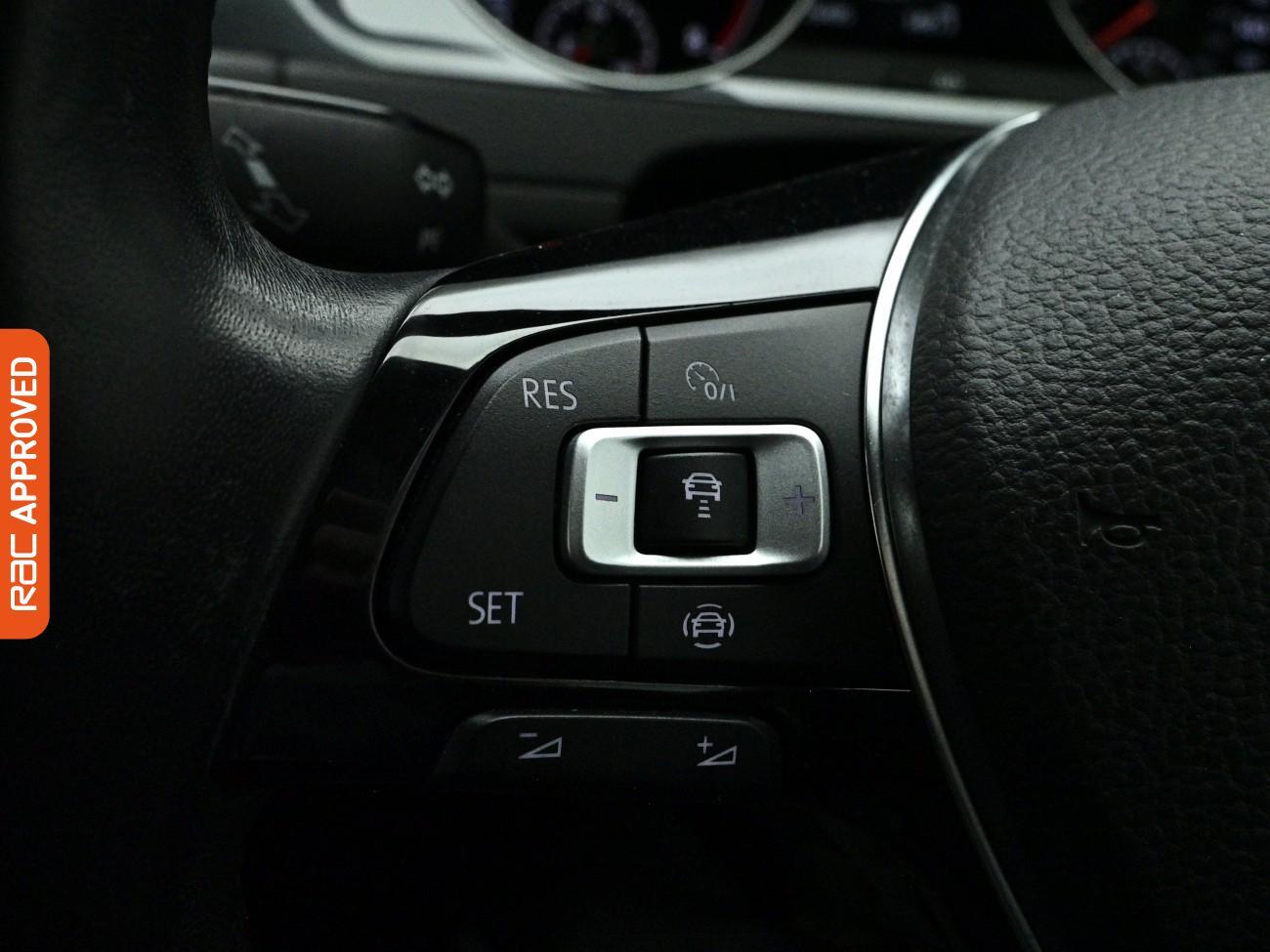 Volkswagen Golf view 24