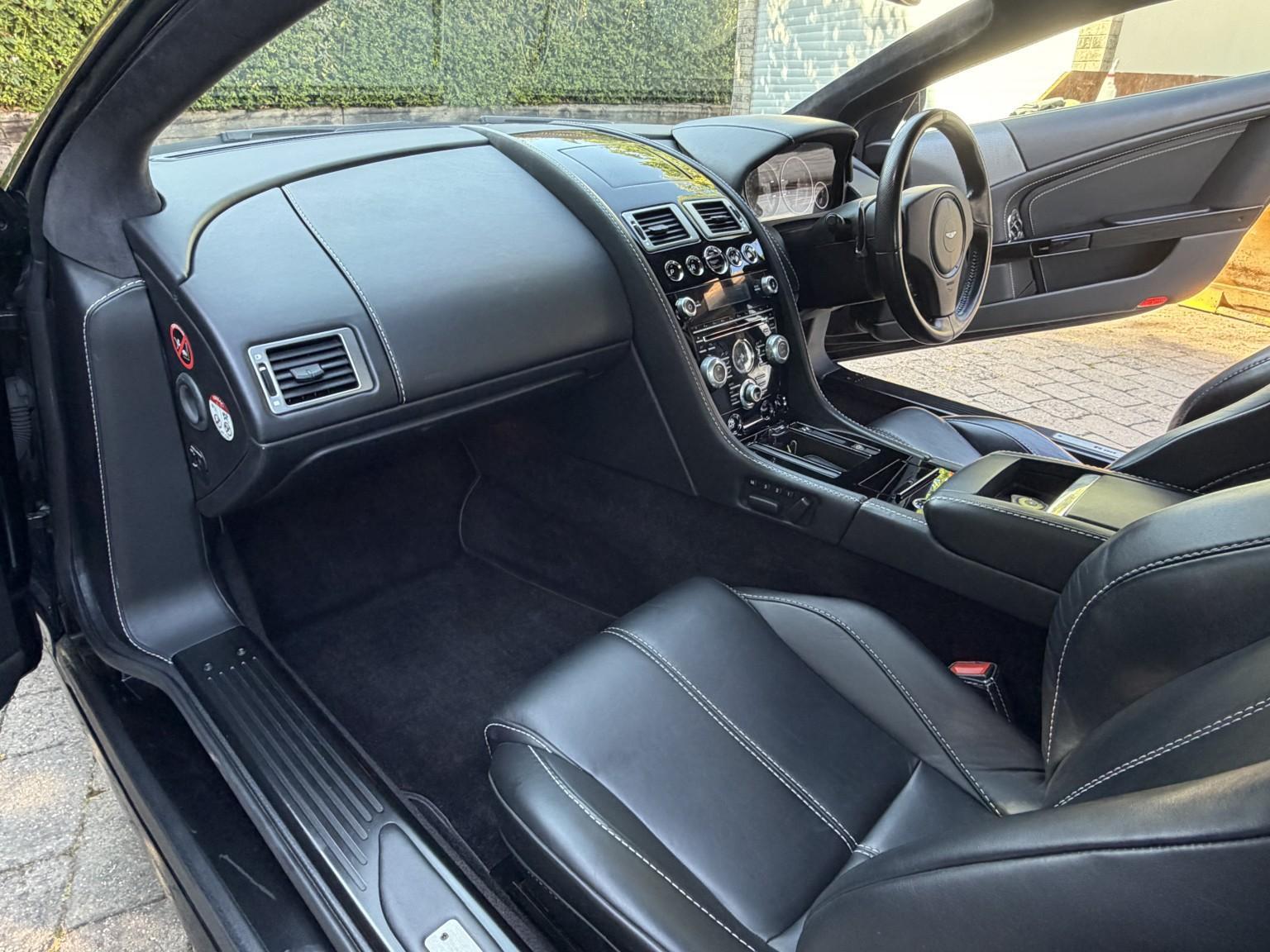 Aston Martin DB9 view 18