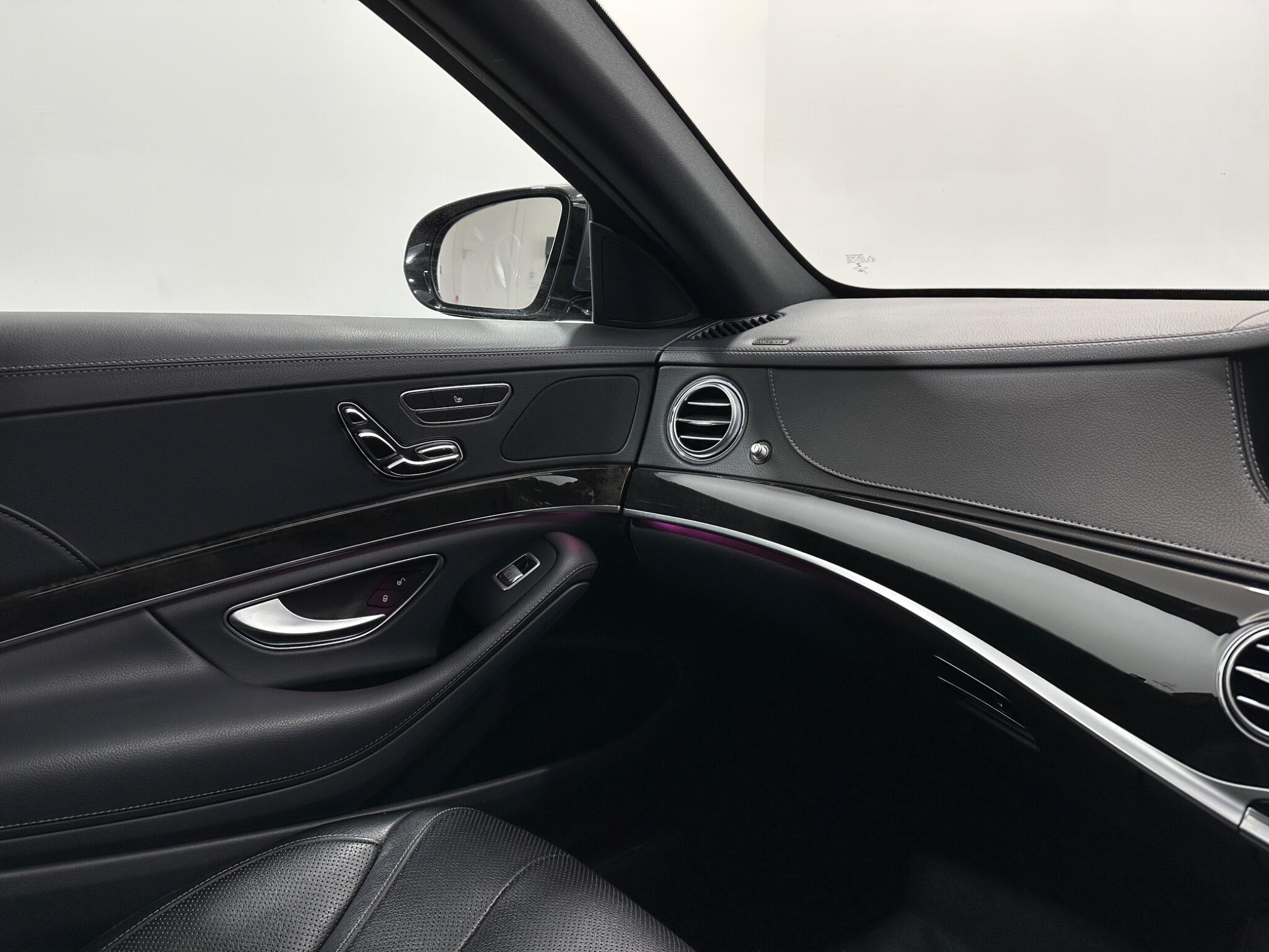 Mercedes-Benz S-Class view 28