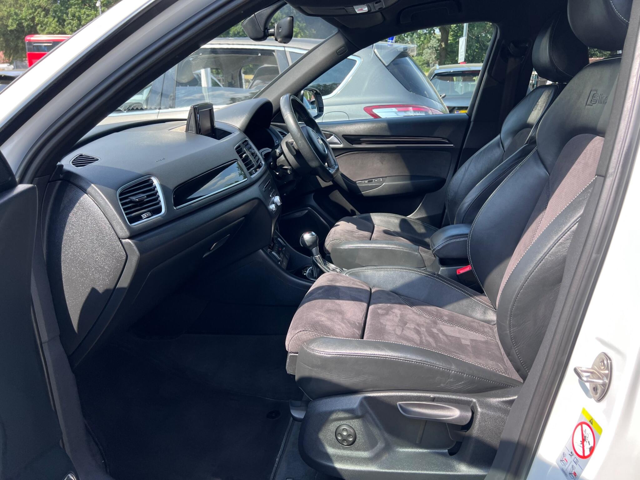 Audi Q3 view 36