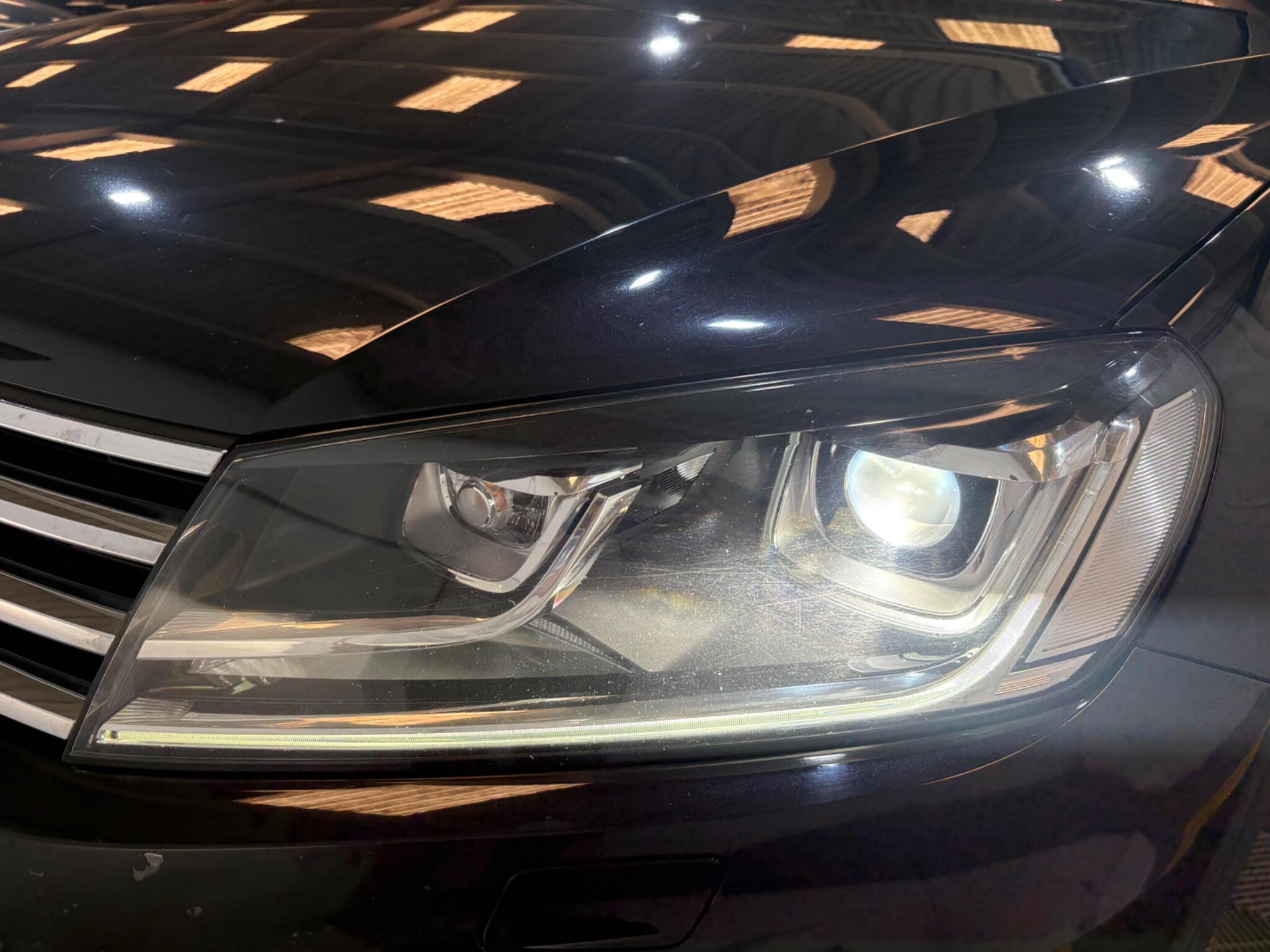 Volkswagen Touareg view 64
