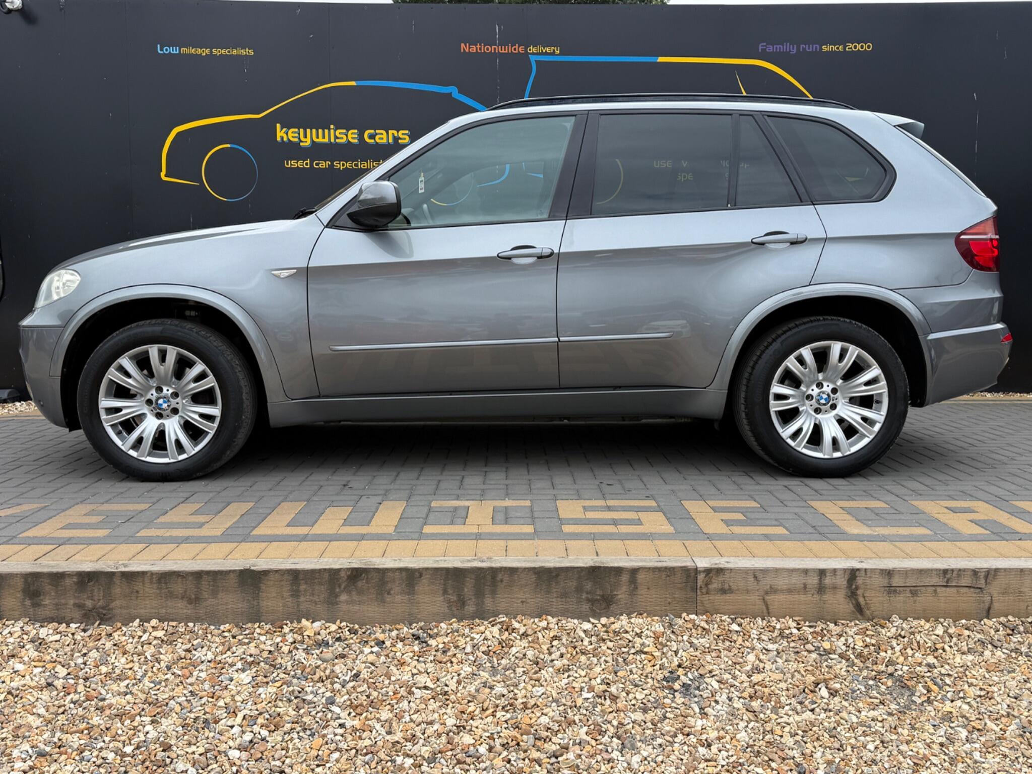 BMW X5 view 2
