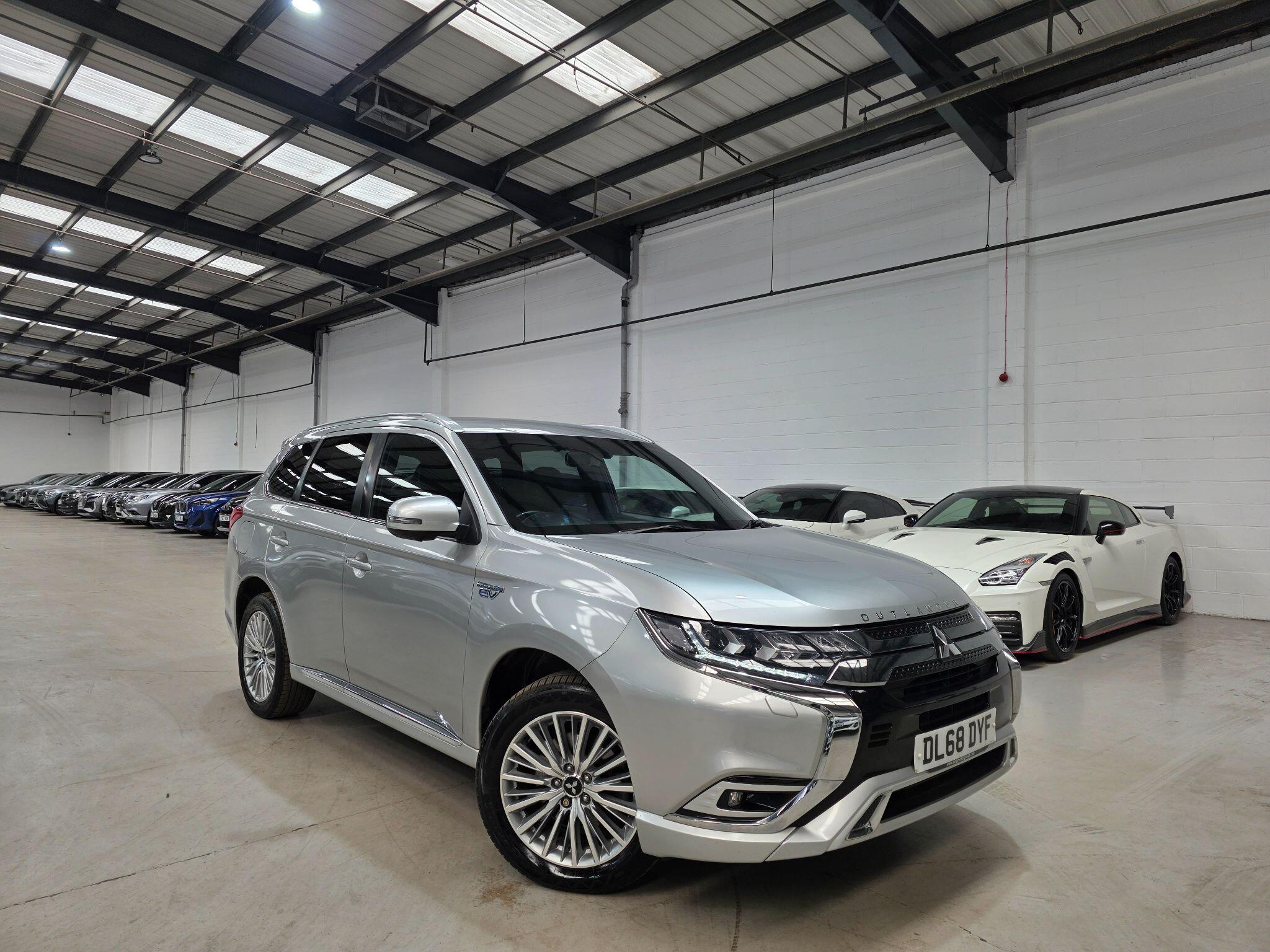 Mitsubishi Outlander view 3
