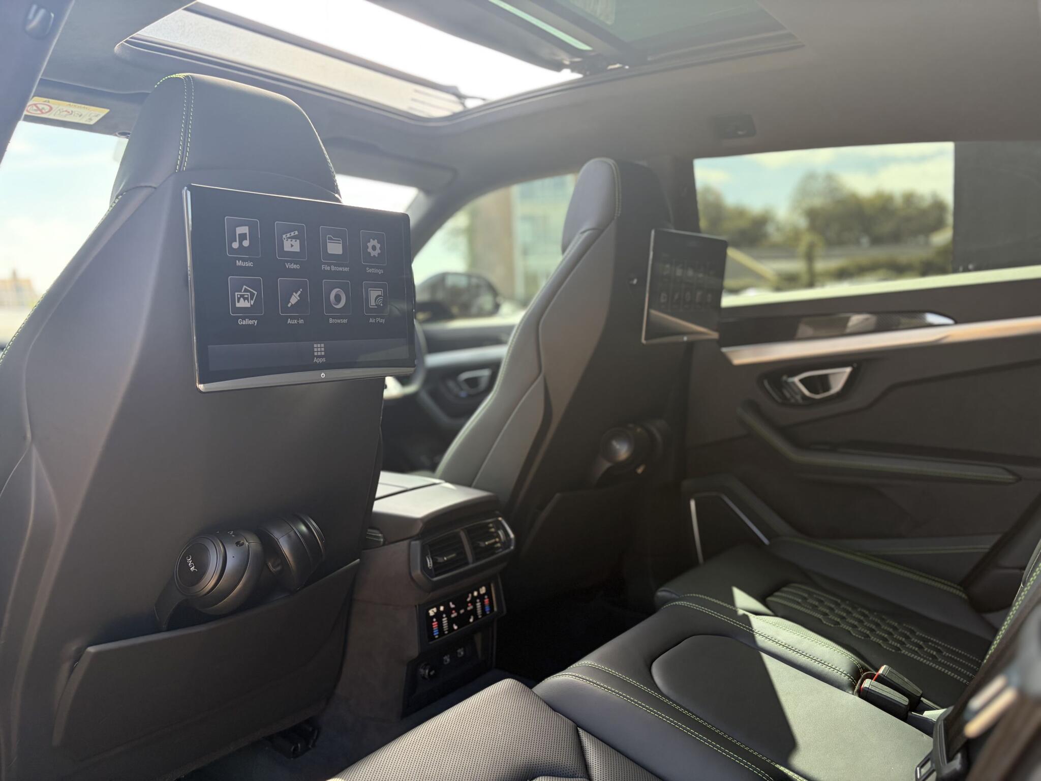 Lamborghini Urus view 42