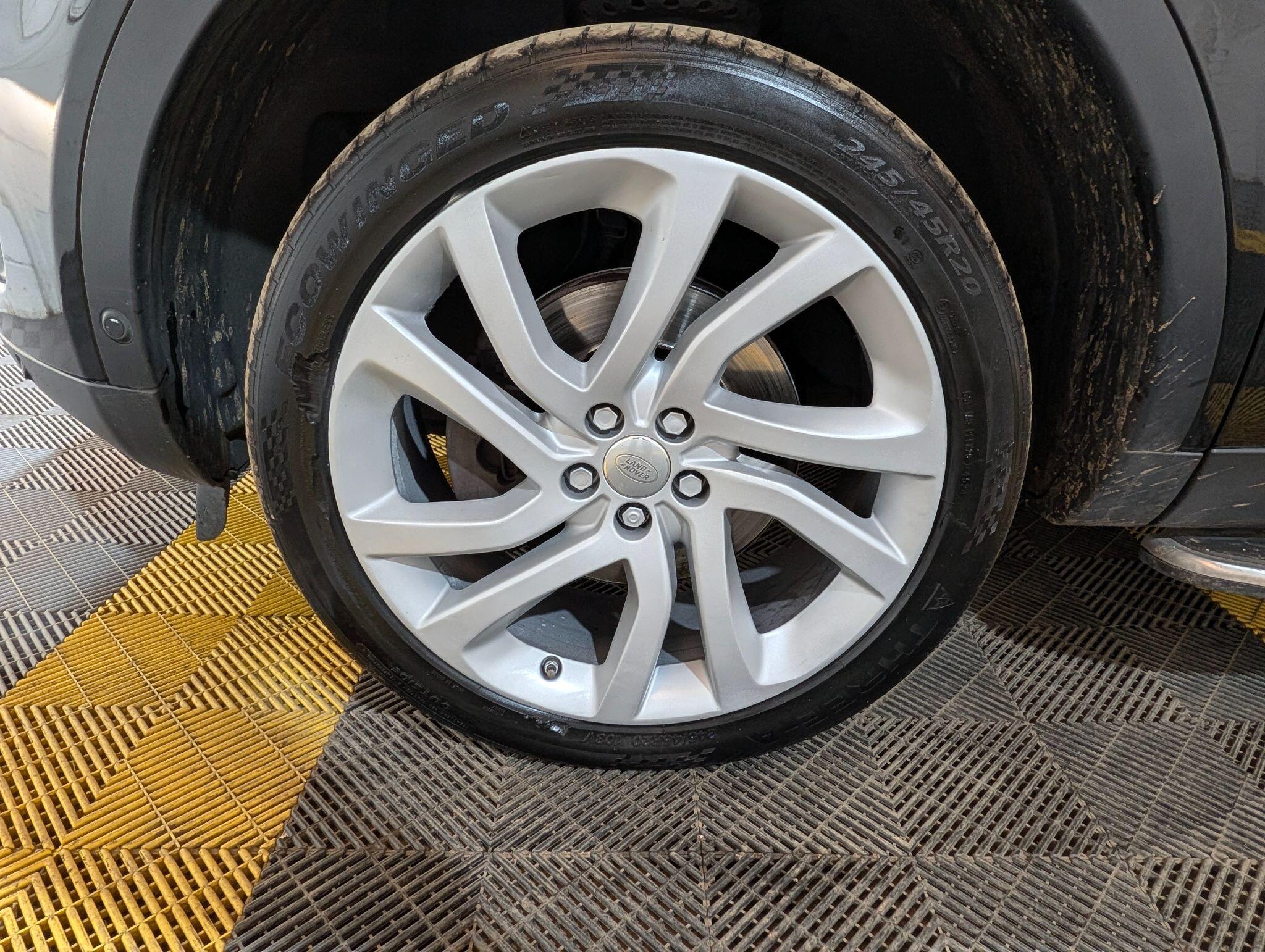Land Rover Discovery Sport view 50