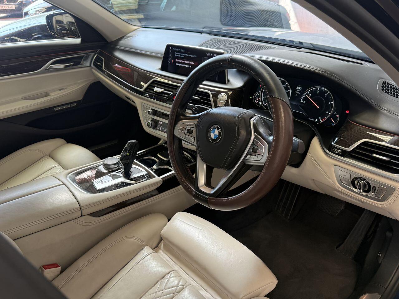 BMW 7 Series view 33