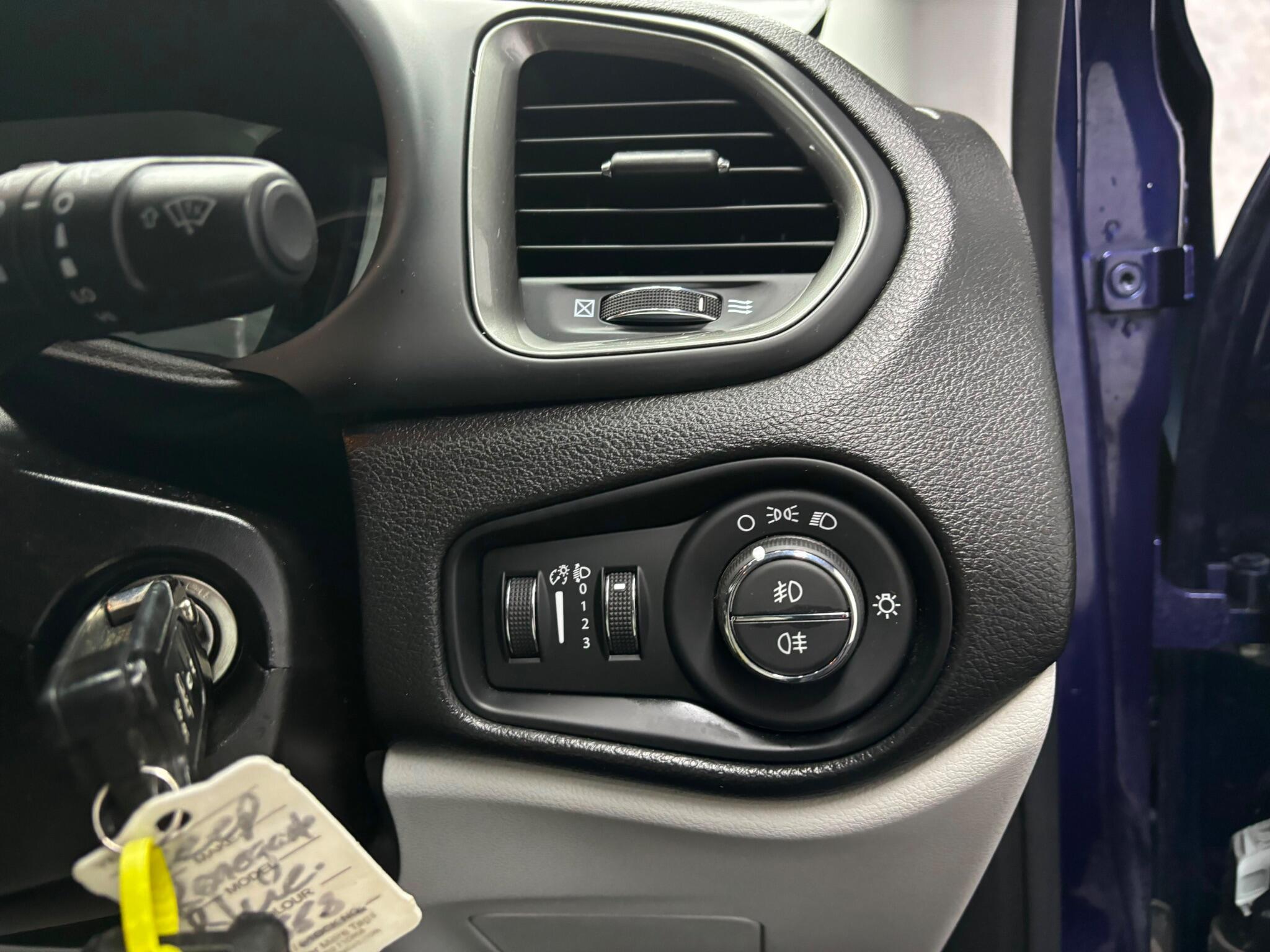Jeep Renegade view 24