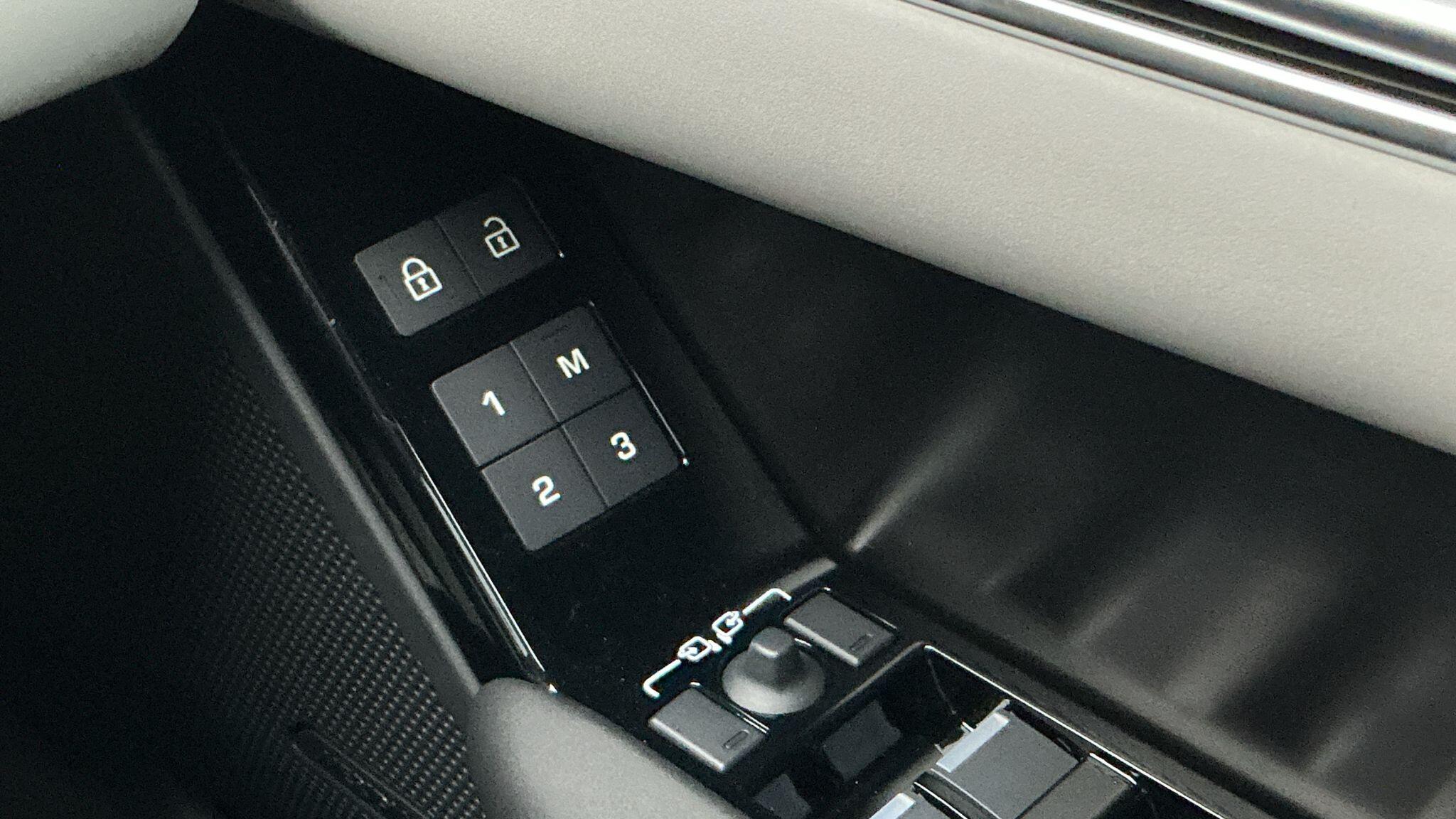 Land Rover Range Rover Velar view 15