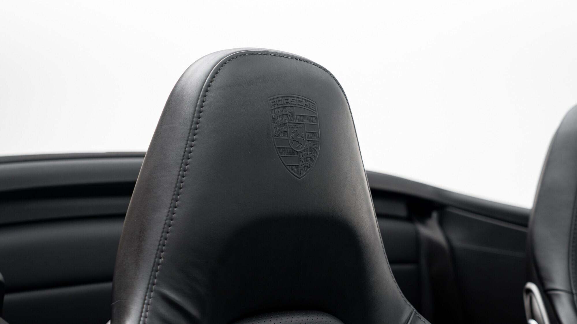 Porsche 911 view 34