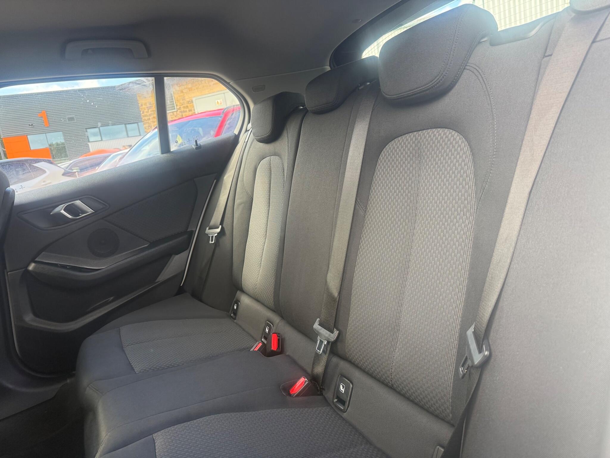BMW 1 Series view 14