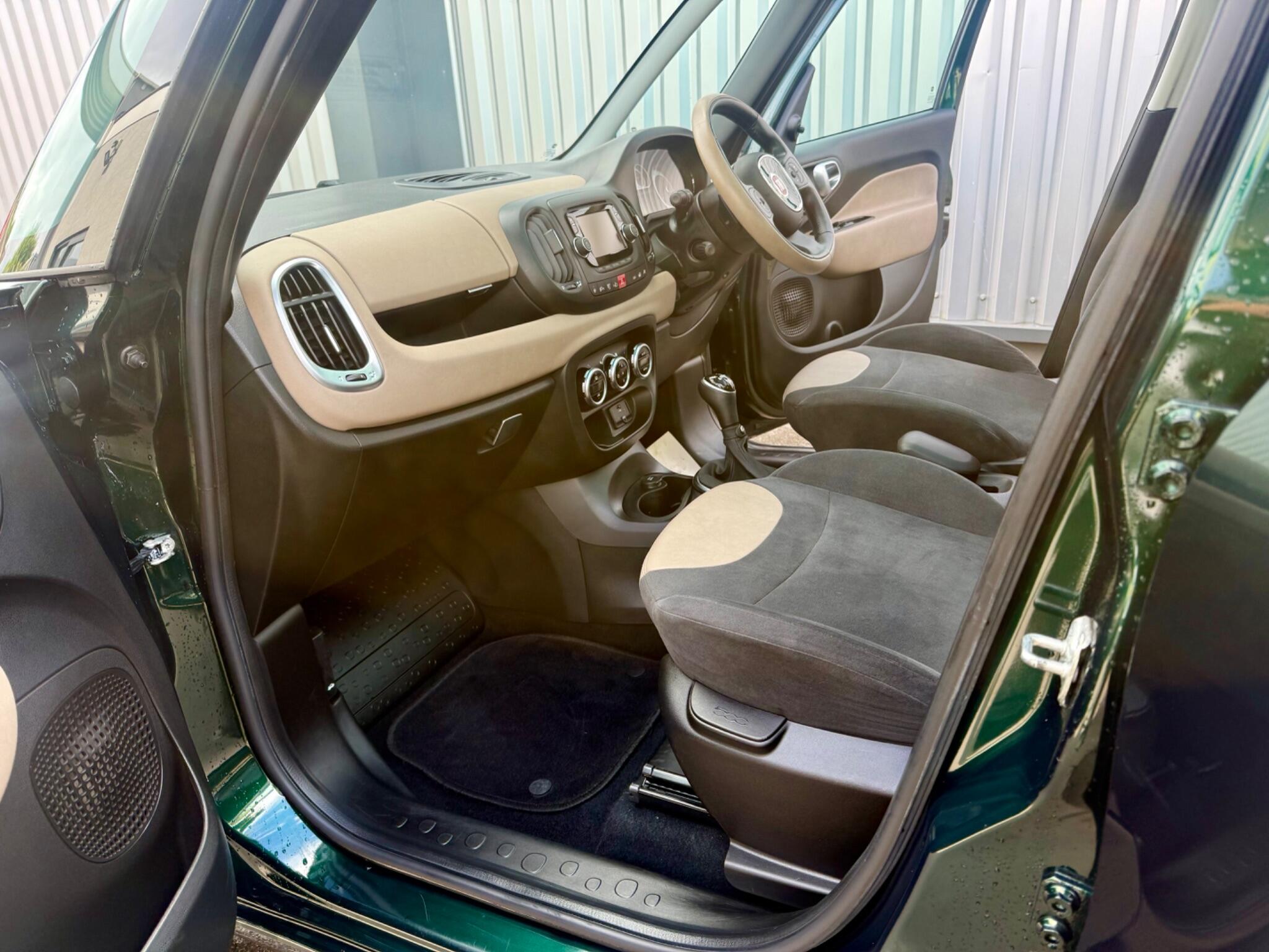Fiat 500L view 23