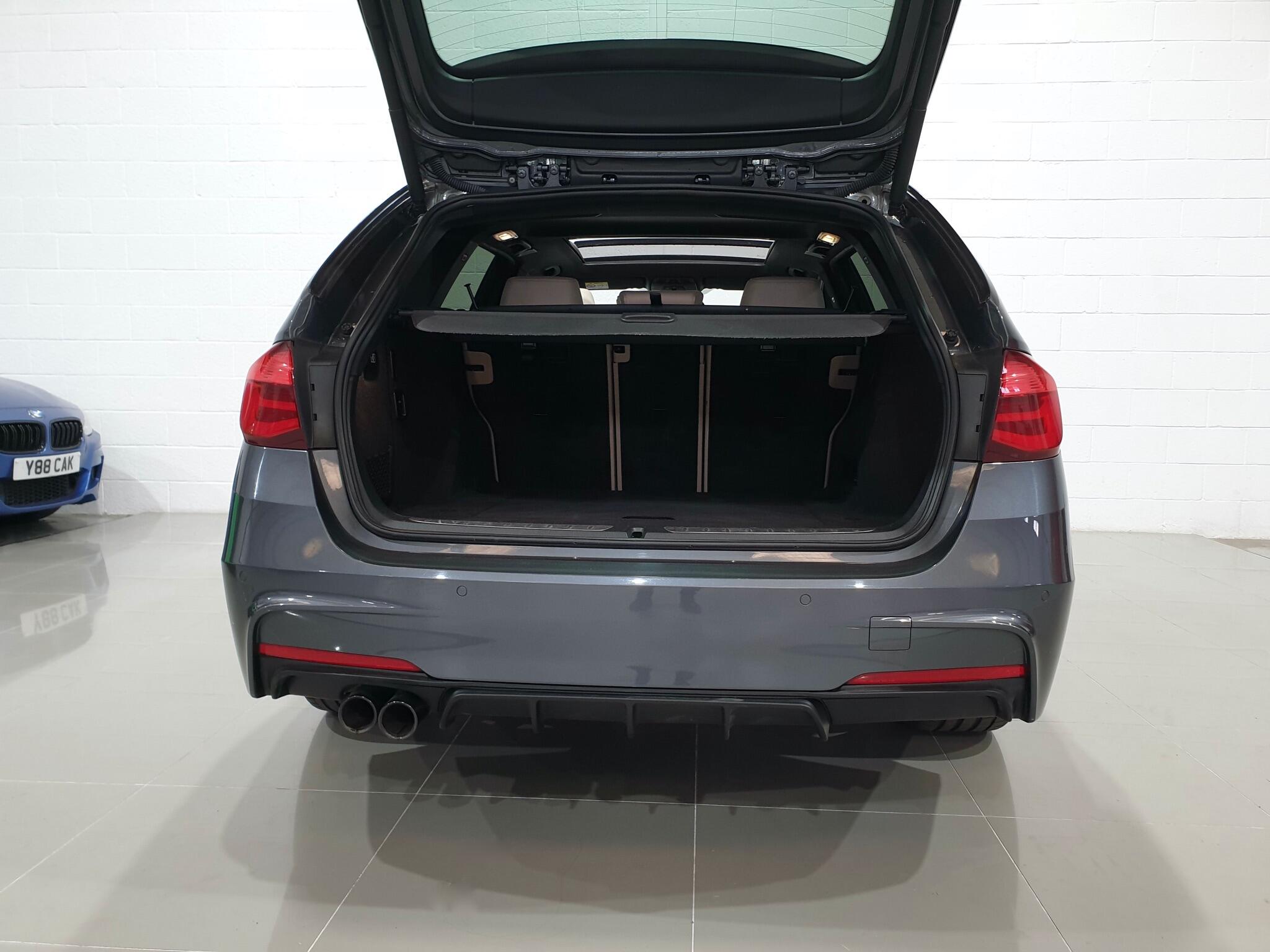 BMW 3 Series view 35