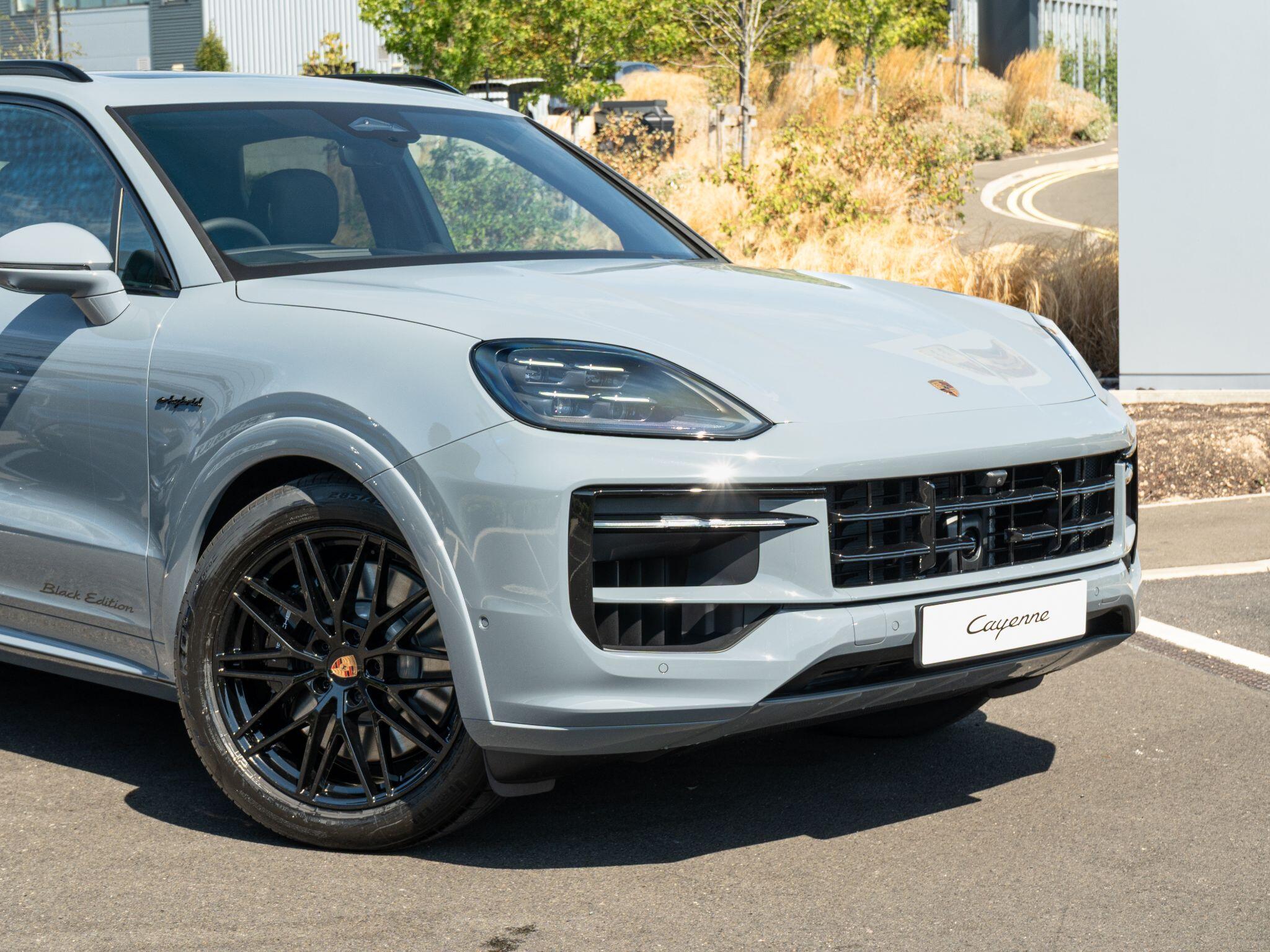Porsche Cayenne view 8