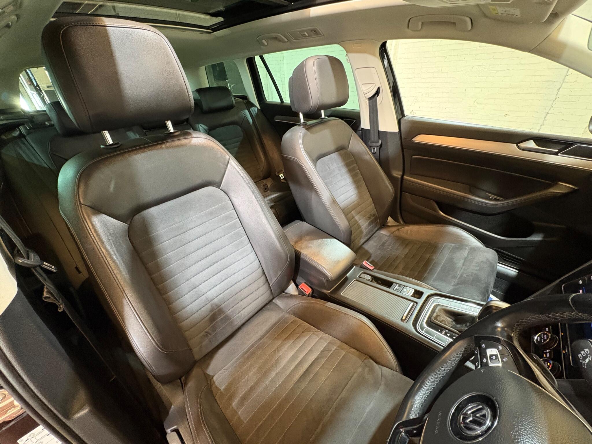 Volkswagen Passat view 9