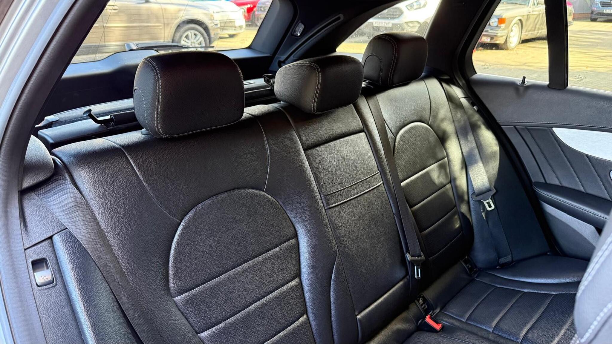 Mercedes-Benz C-Class view 27