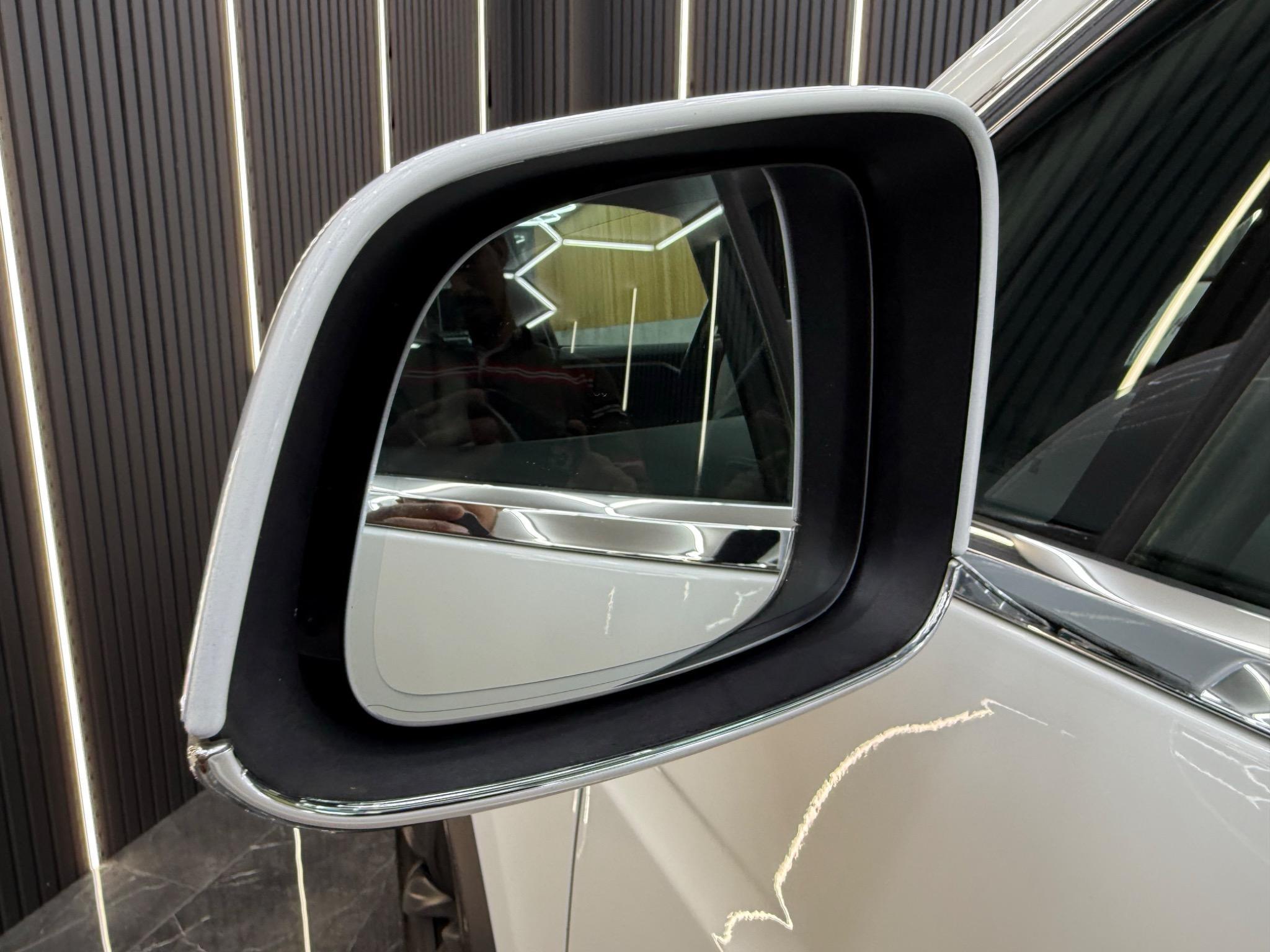 Tesla Model X view 37