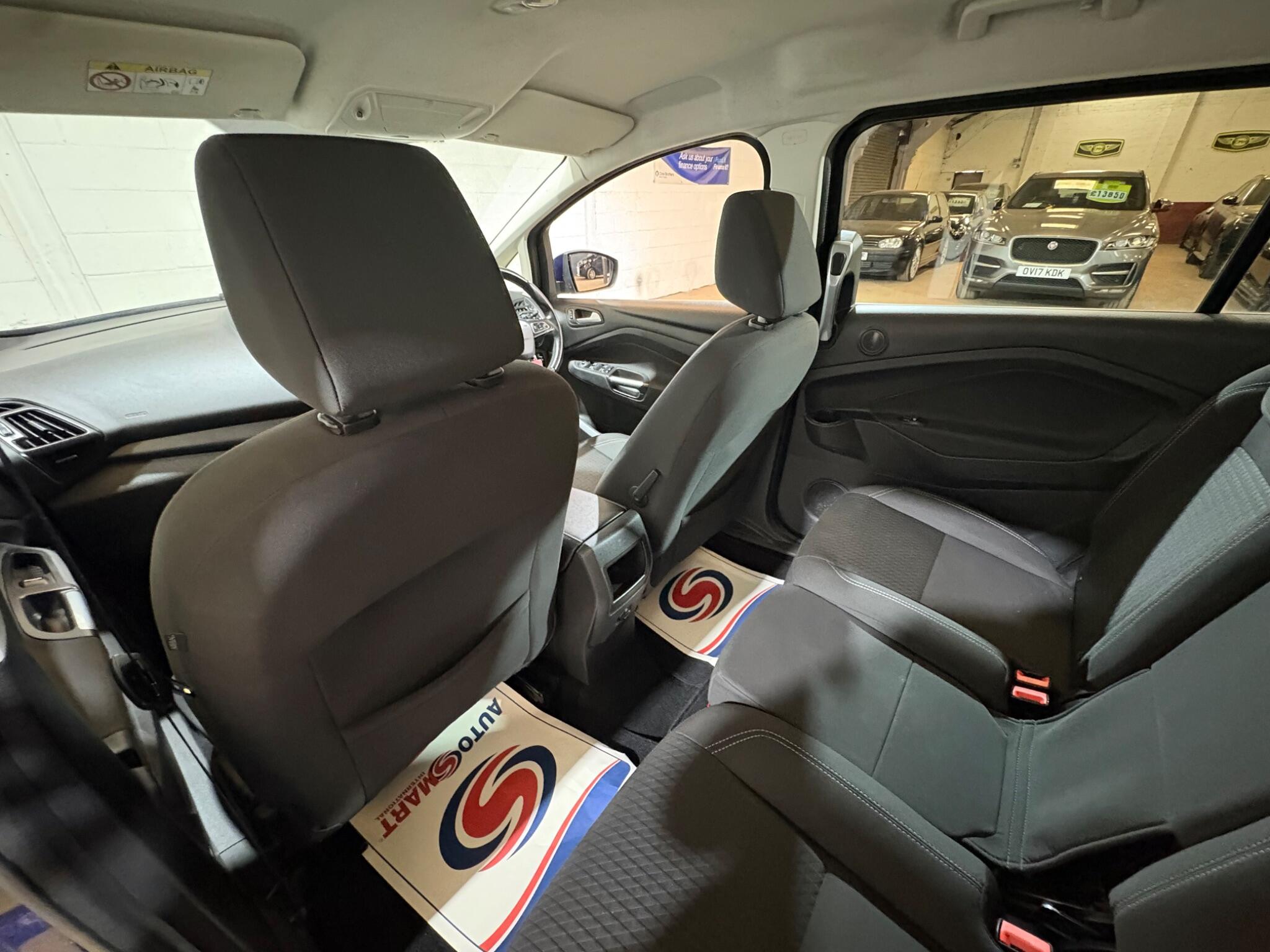 Ford Grand C-Max view 77