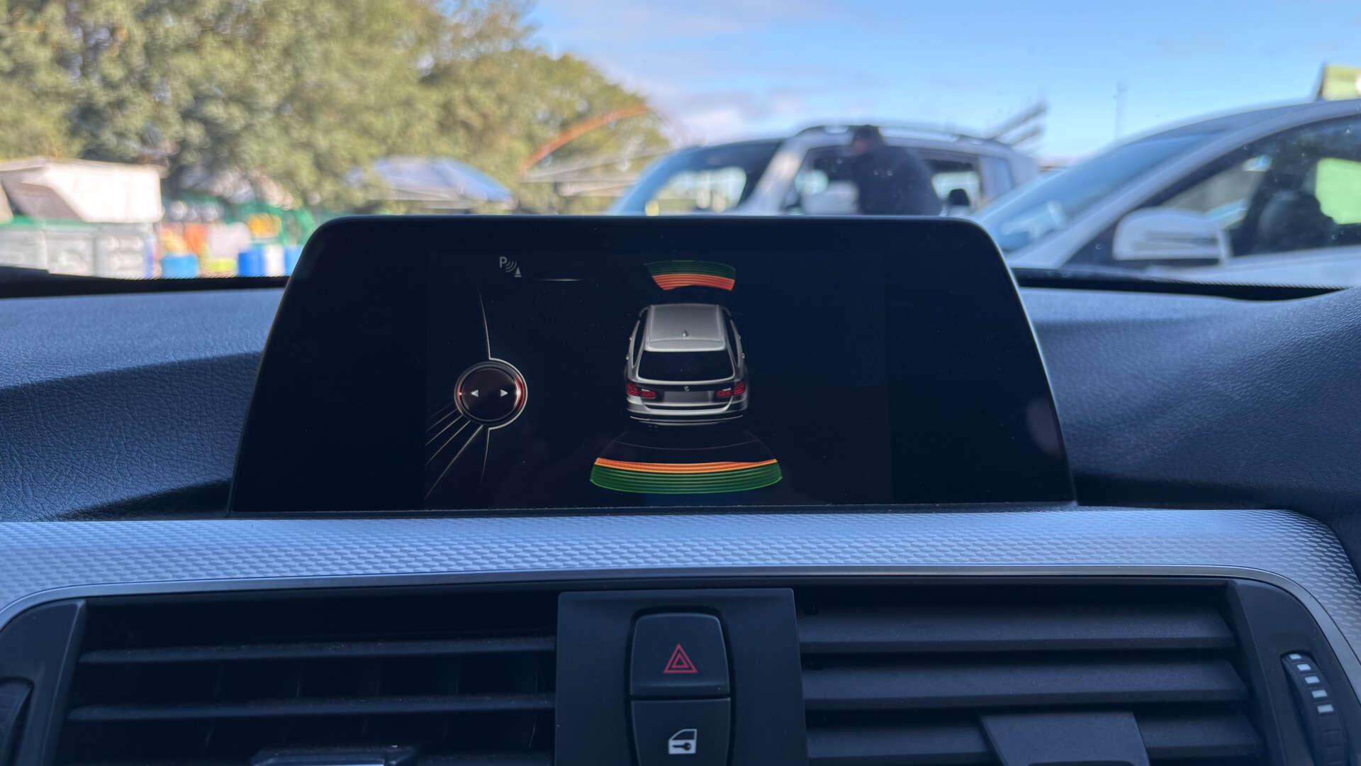 BMW 3 Series view 4