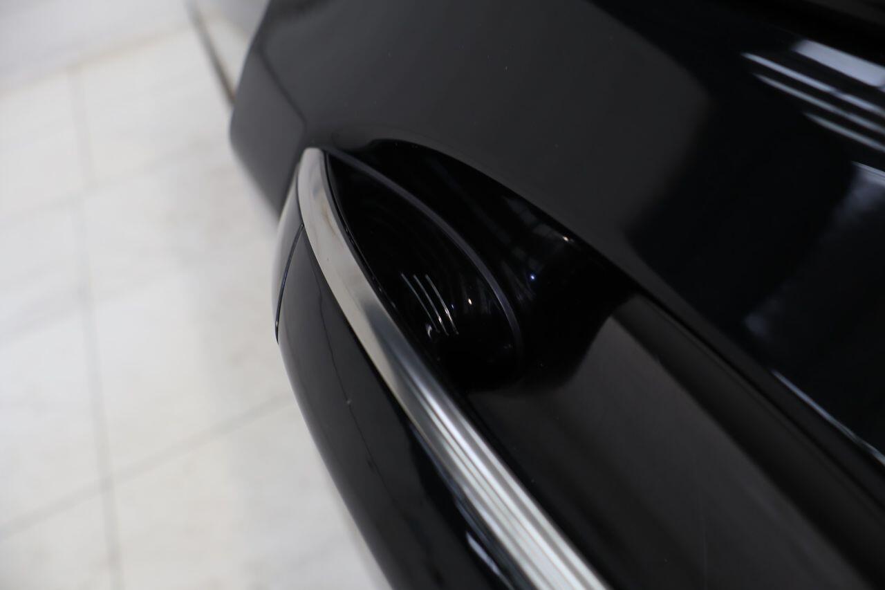 BMW 7 Series view 17