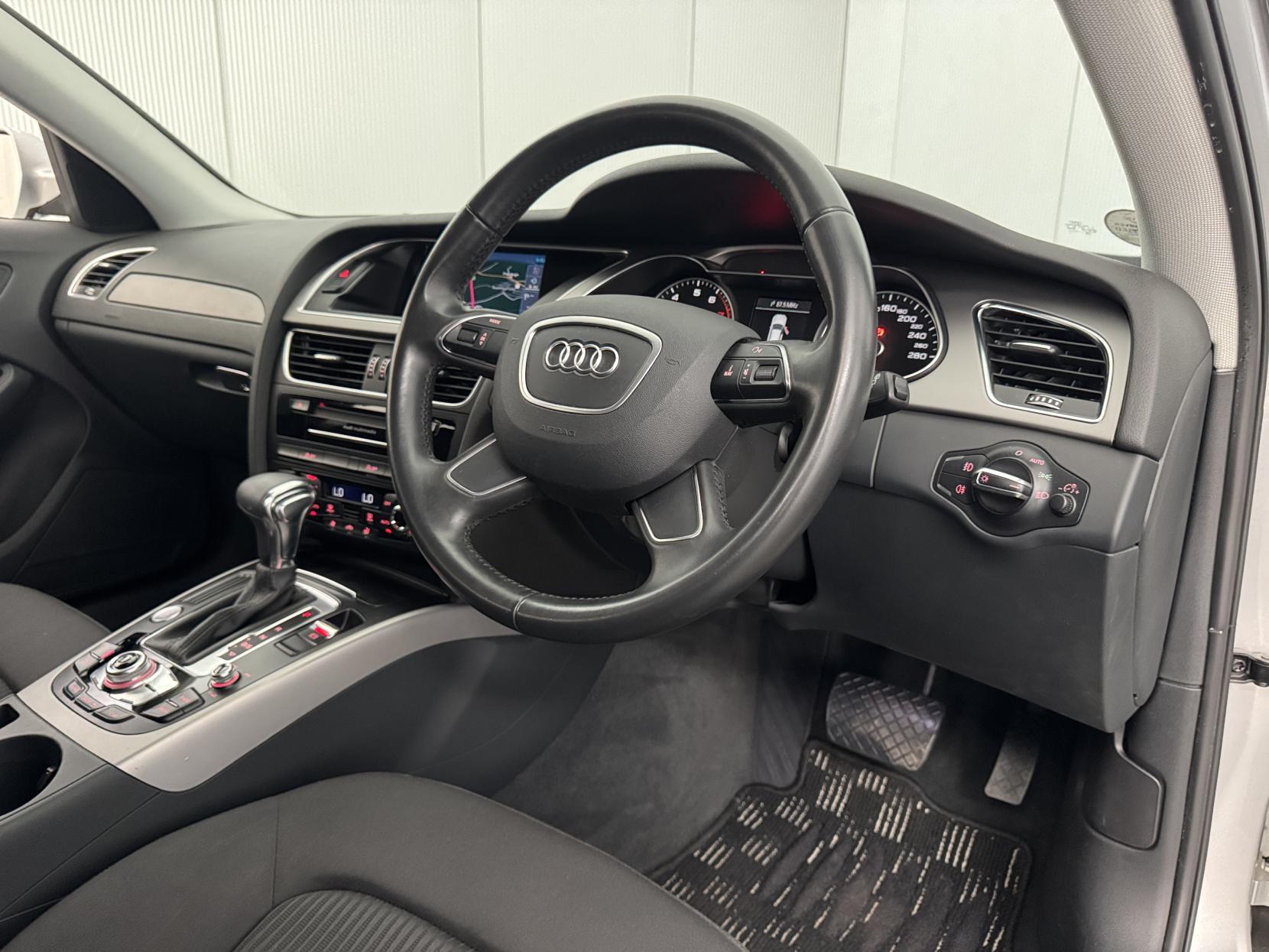 Audi A4 Avant view 60