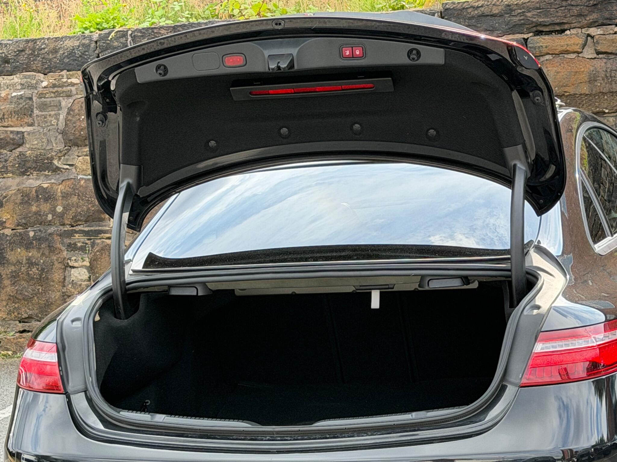 Mercedes-Benz E-Class view 23