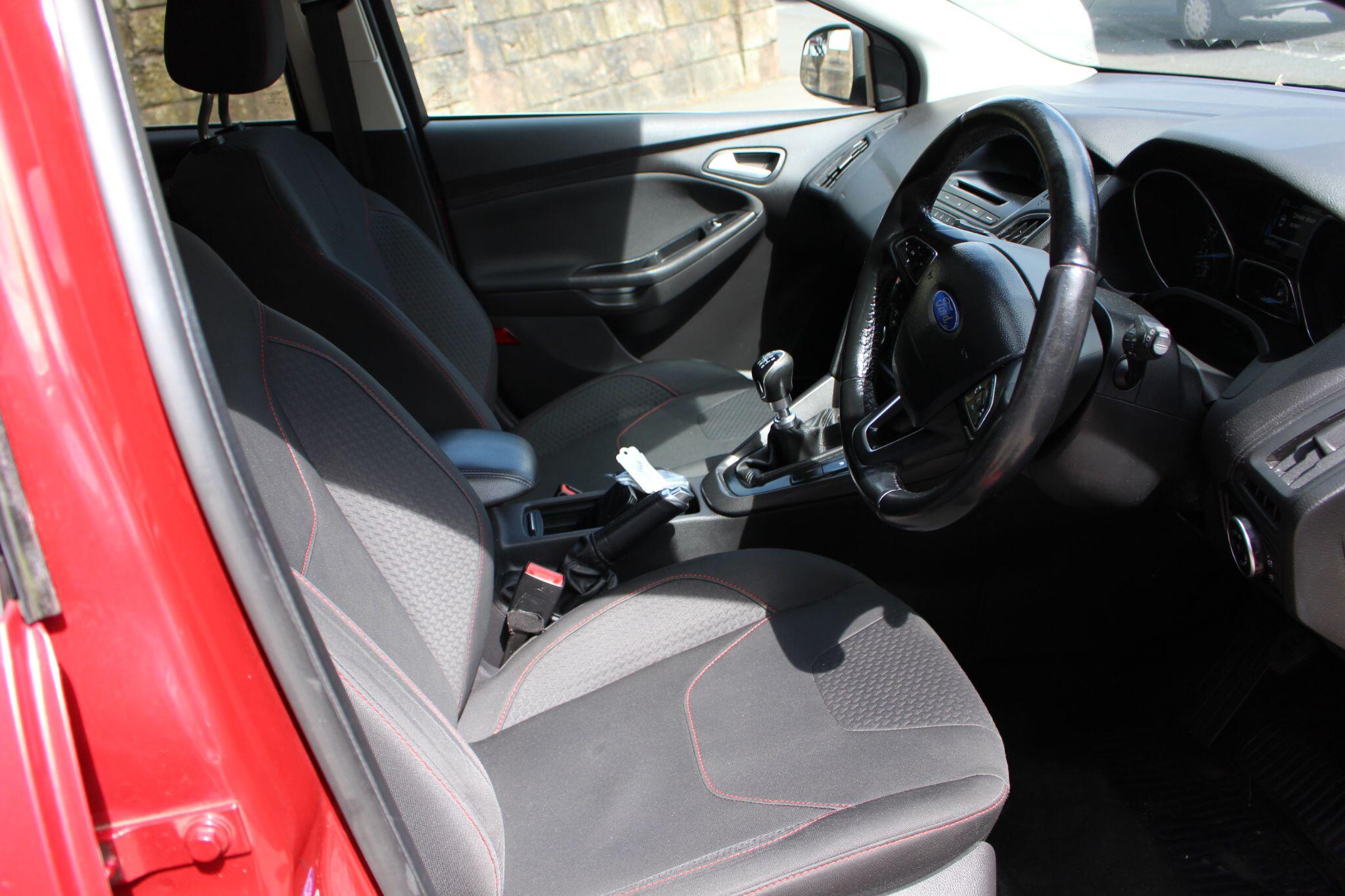Ford Focus view 24