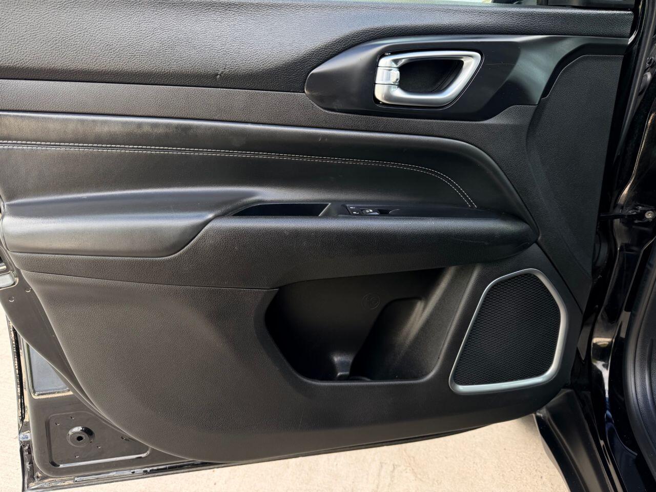 Jeep Compass view 21