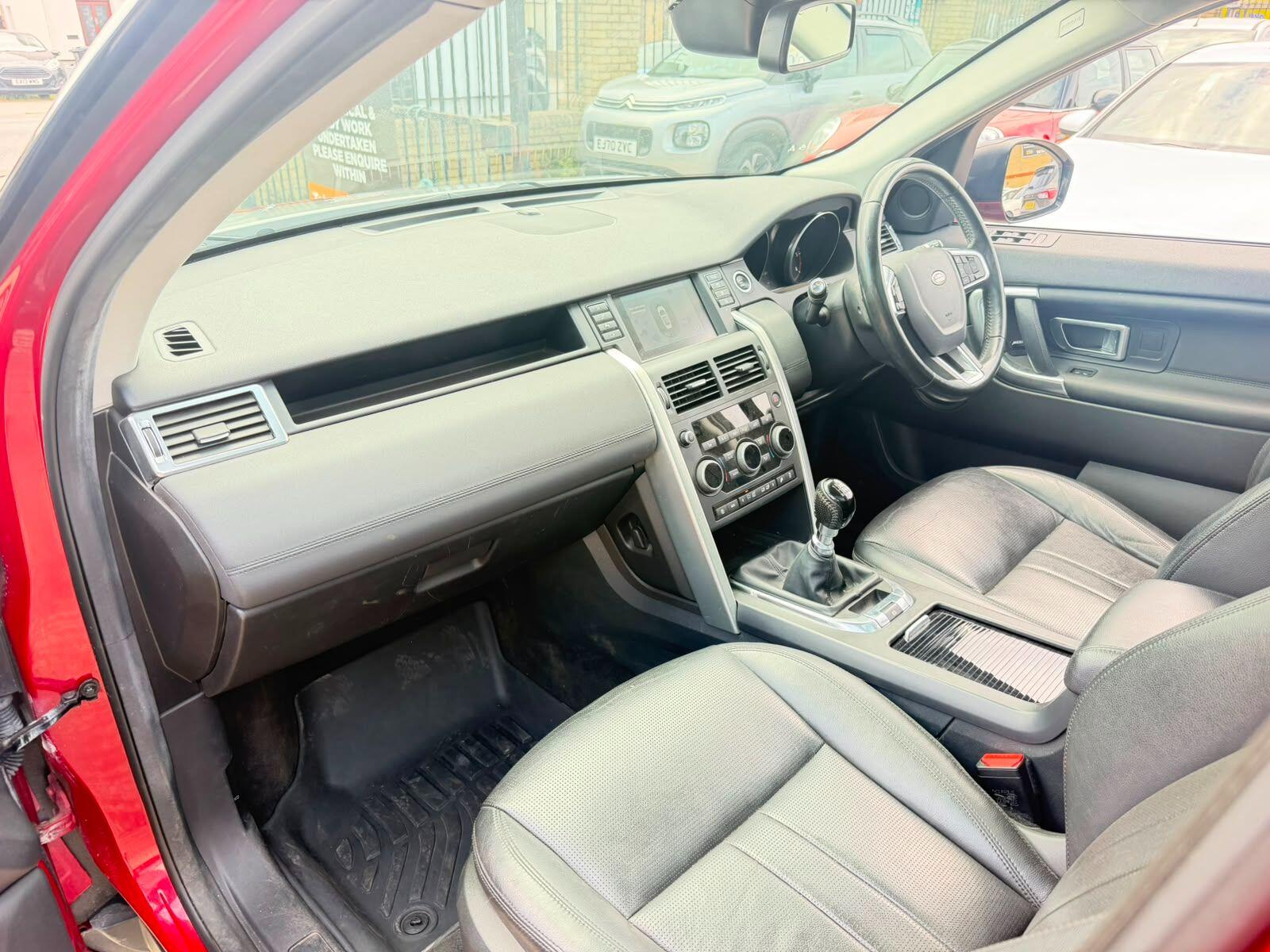 Land Rover Discovery Sport view 9