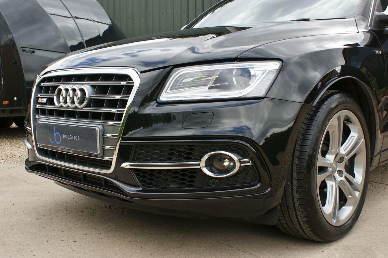 Audi SQ5 view 24