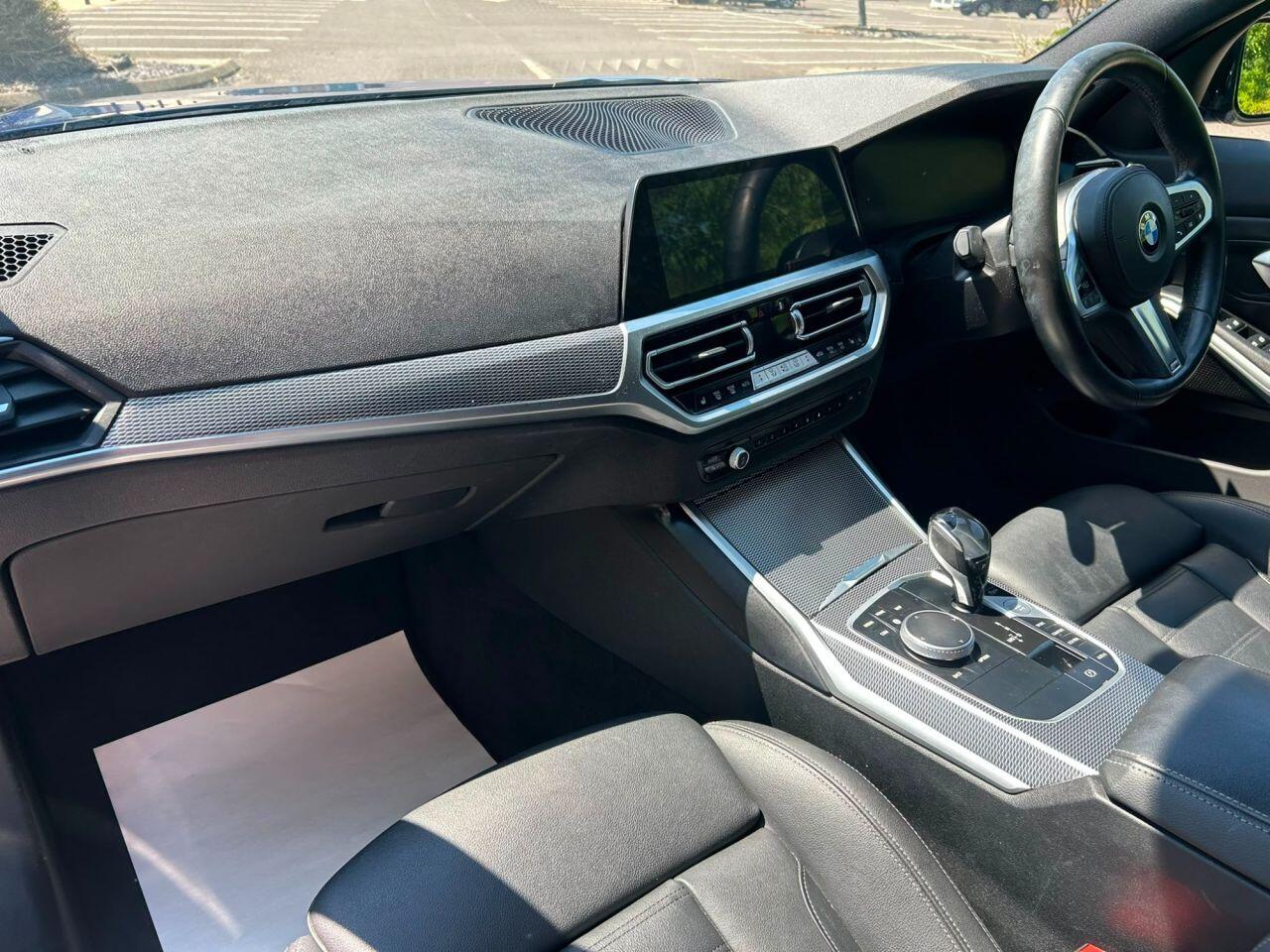 BMW 3 Series view 22