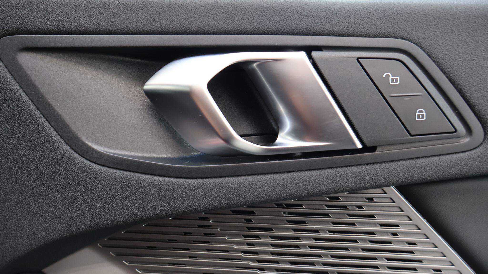 BMW 1 Series view 27