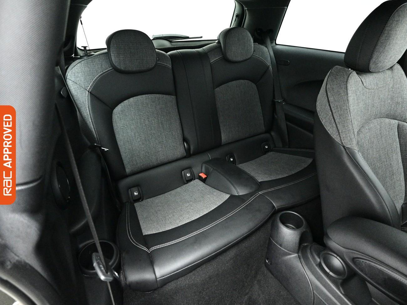 Mini Hatch view 14