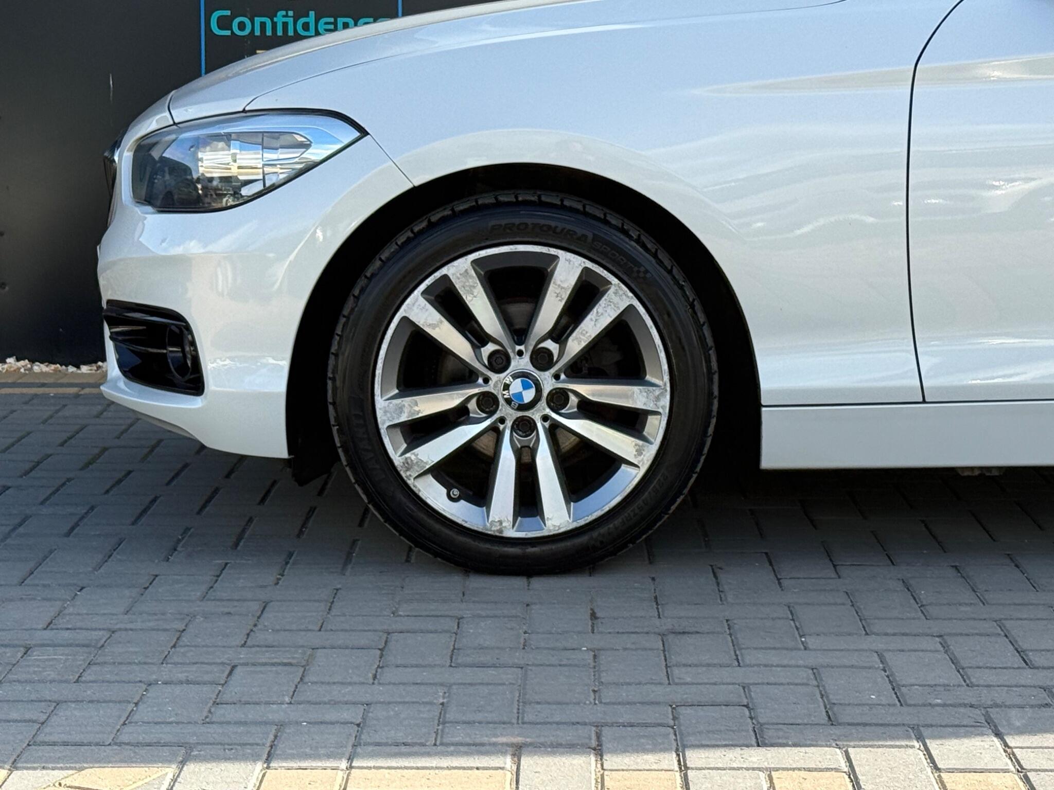 BMW 1 Series view 11