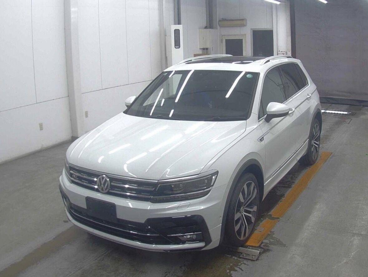 Volkswagen Tiguan view 2