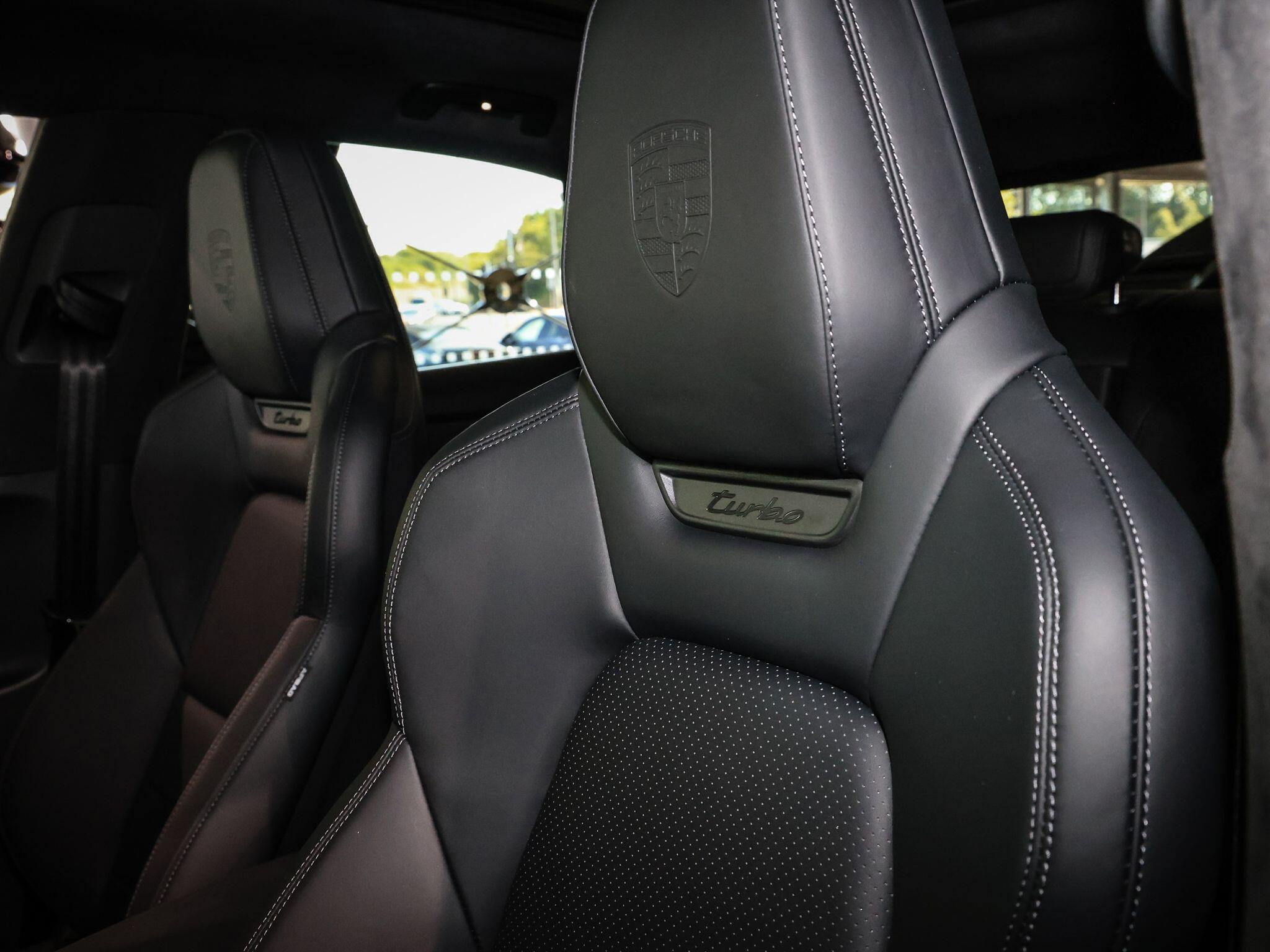 Porsche Macan view 12