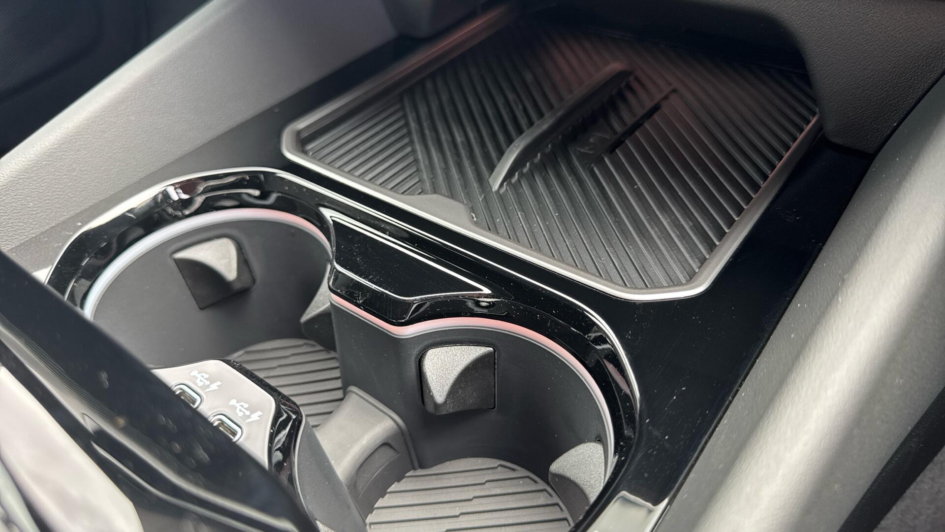 BMW 5 Series view 33