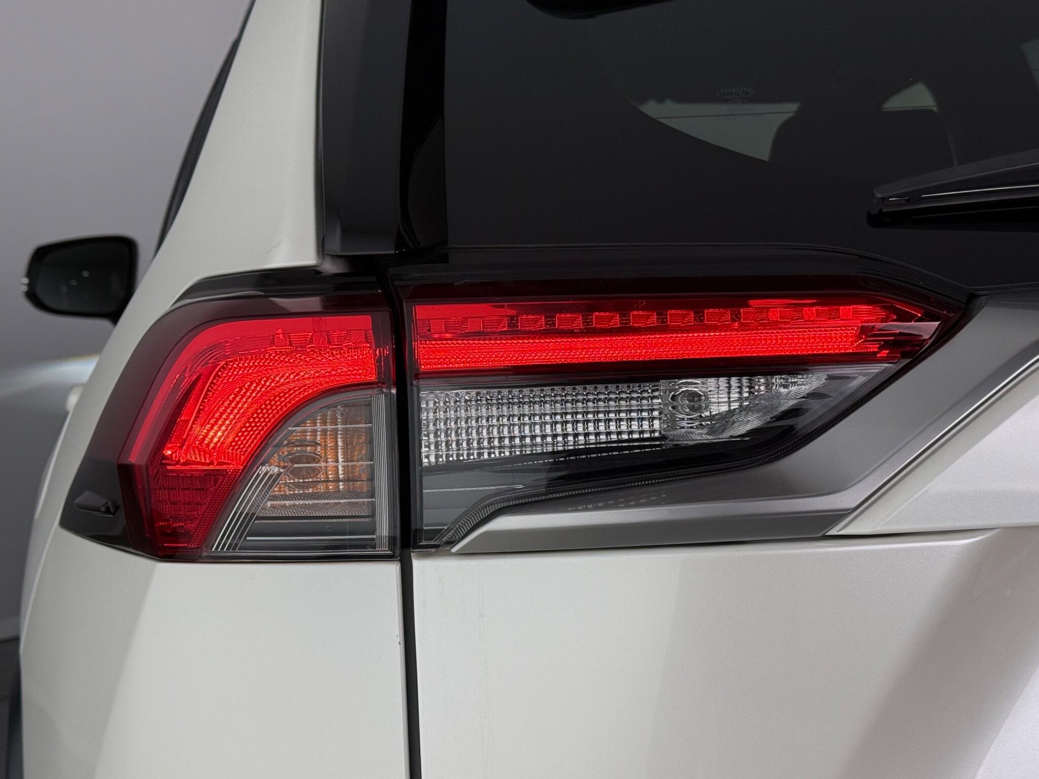 Toyota Rav4 view 9