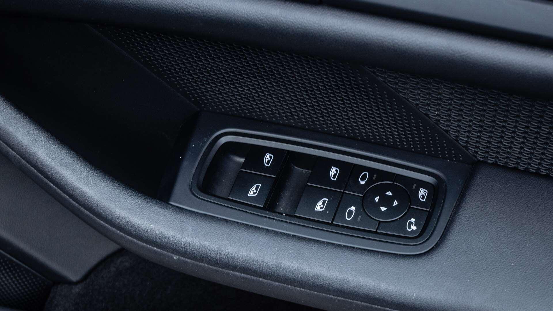 Porsche Taycan view 28