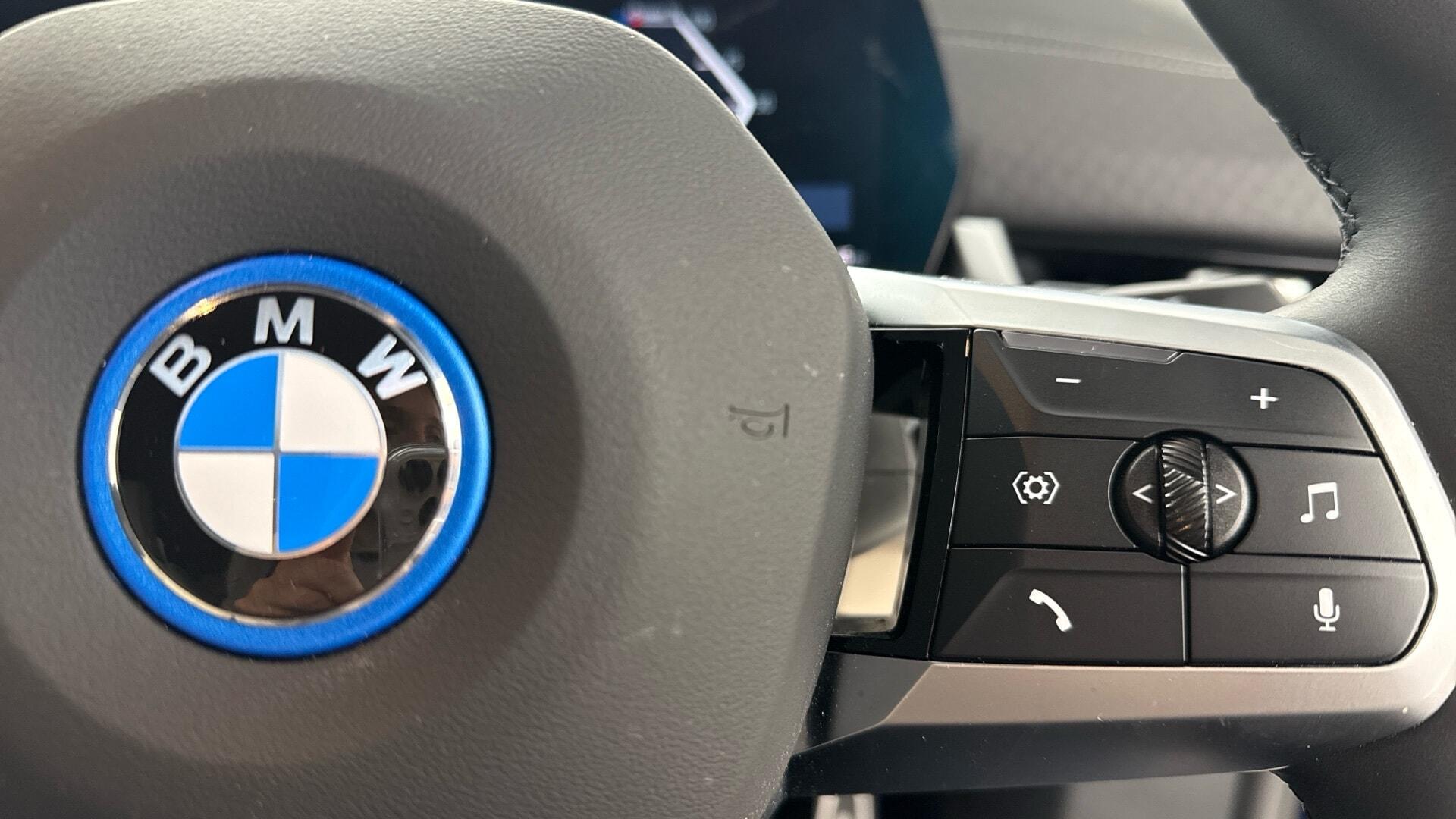 BMW Ix2 view 19
