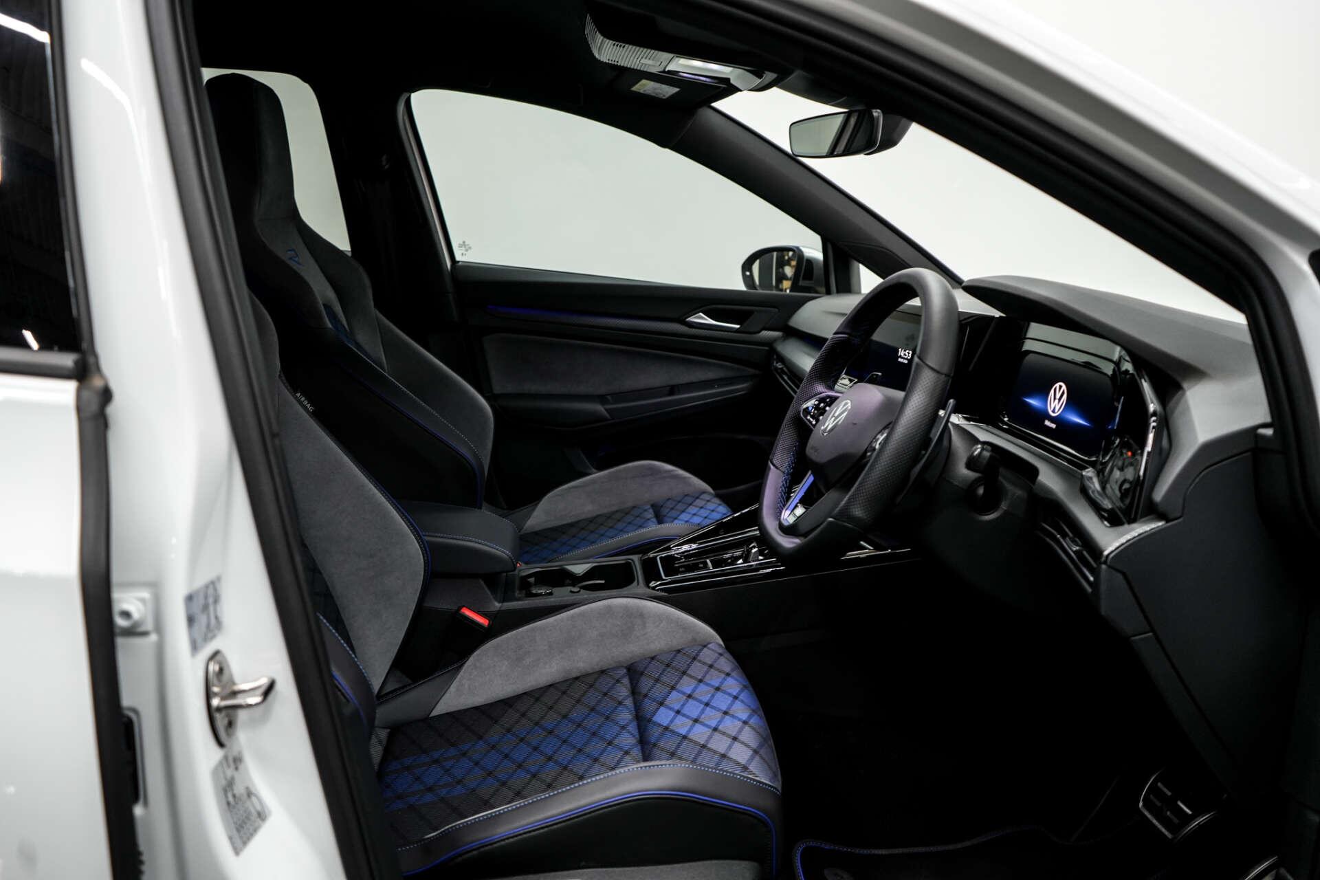 Volkswagen Golf view 17