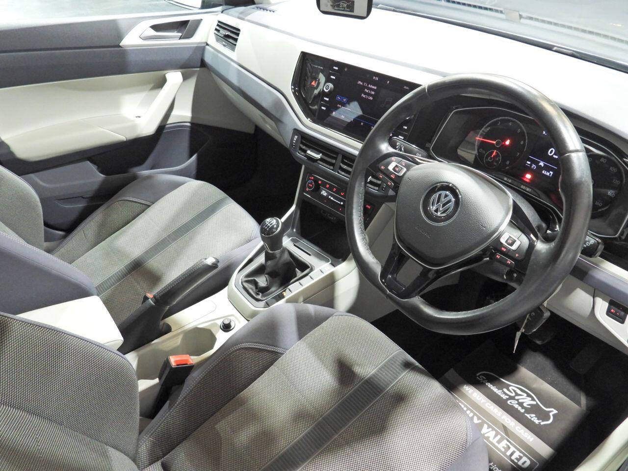 Volkswagen Polo view 3