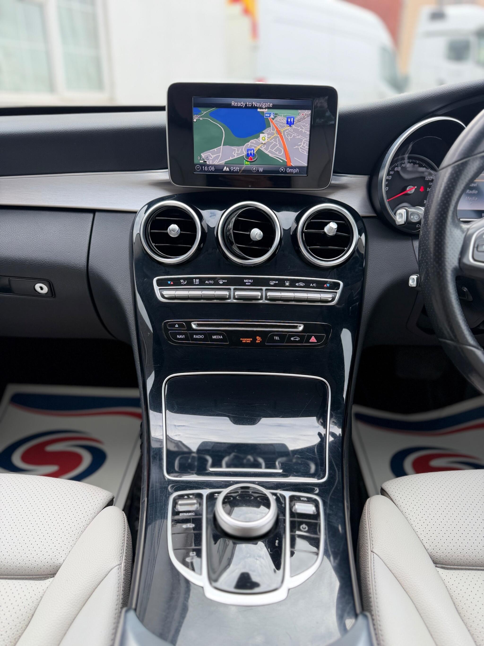 Mercedes-Benz C-Class view 21