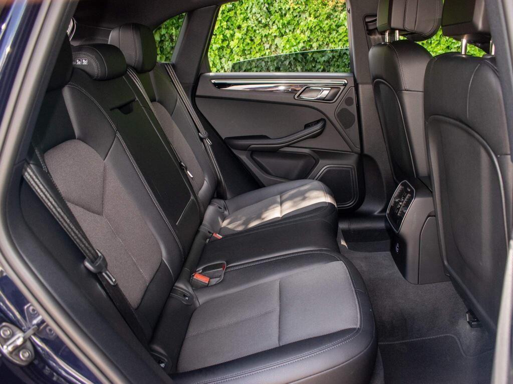 Porsche Macan view 31
