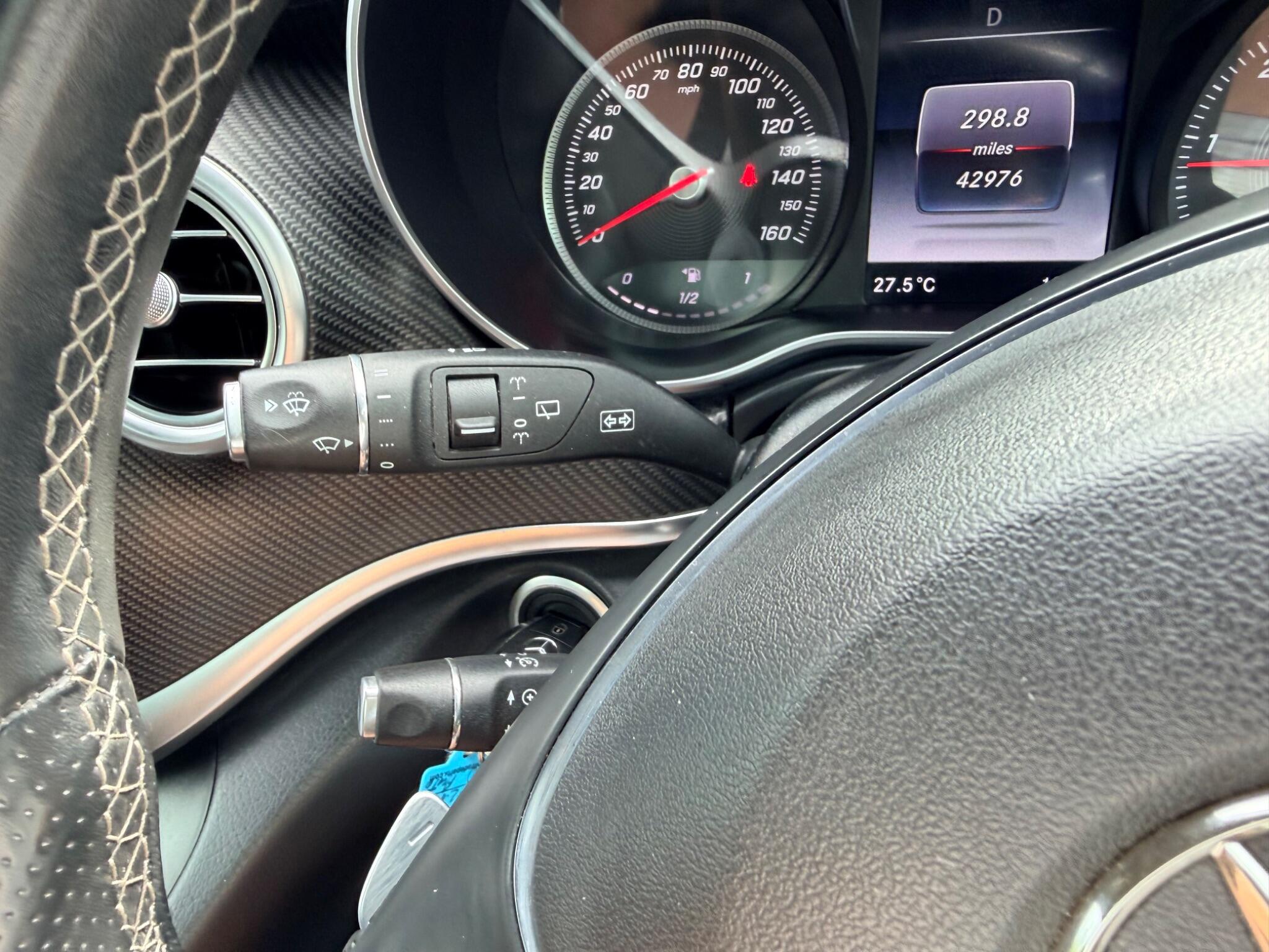 Mercedes-Benz V-Class view 25