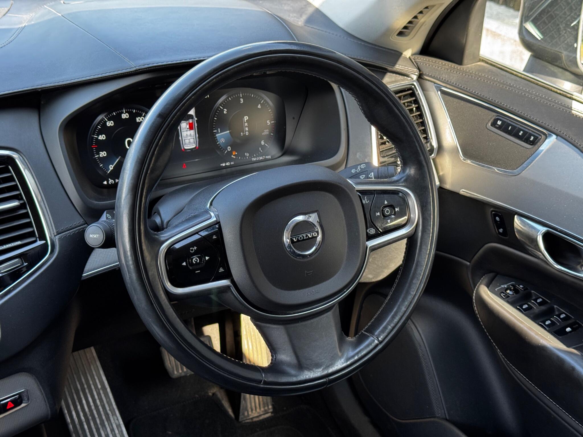 Volvo XC90 view 46